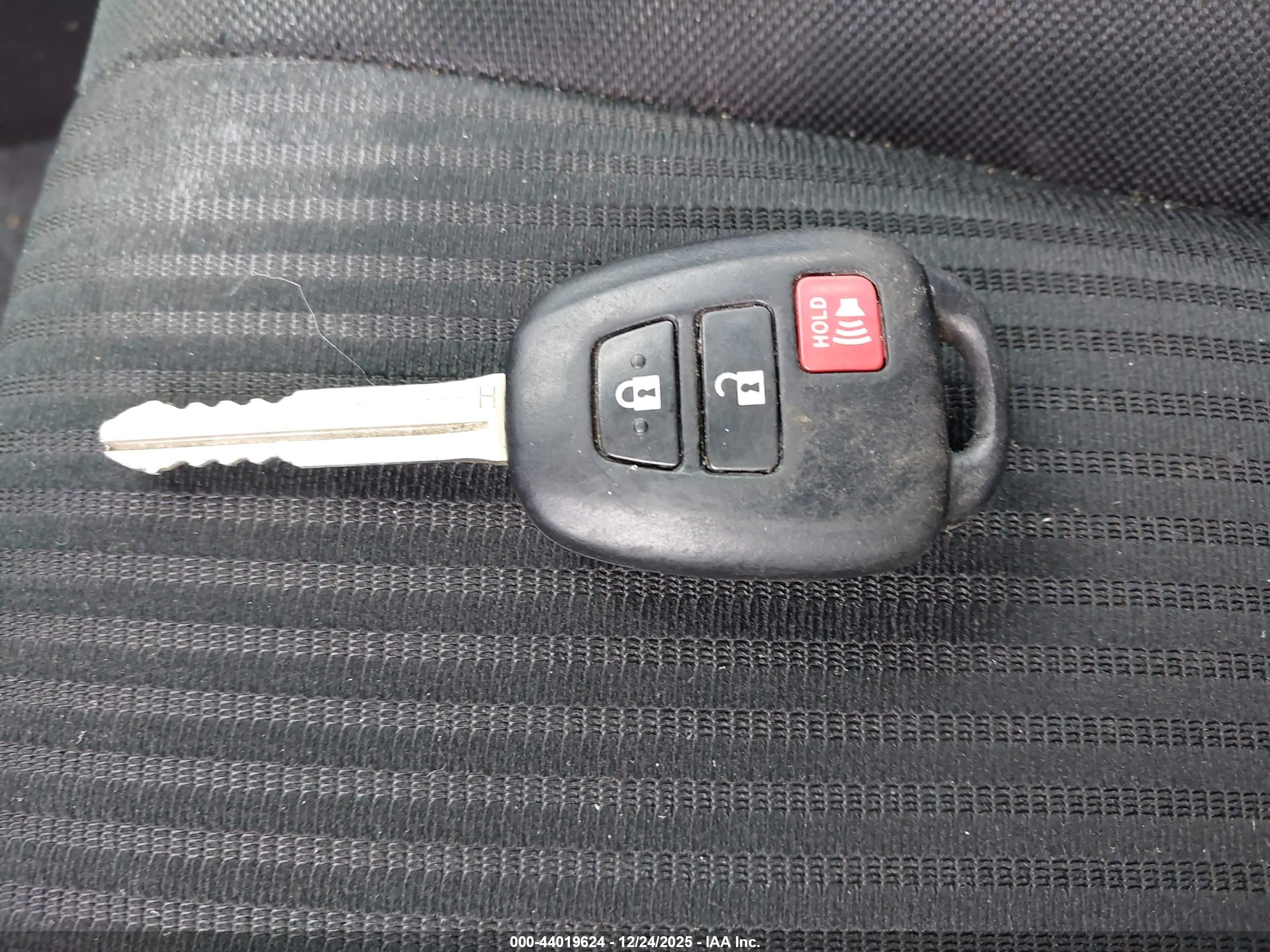 TOYOTA RAV4 image 11
