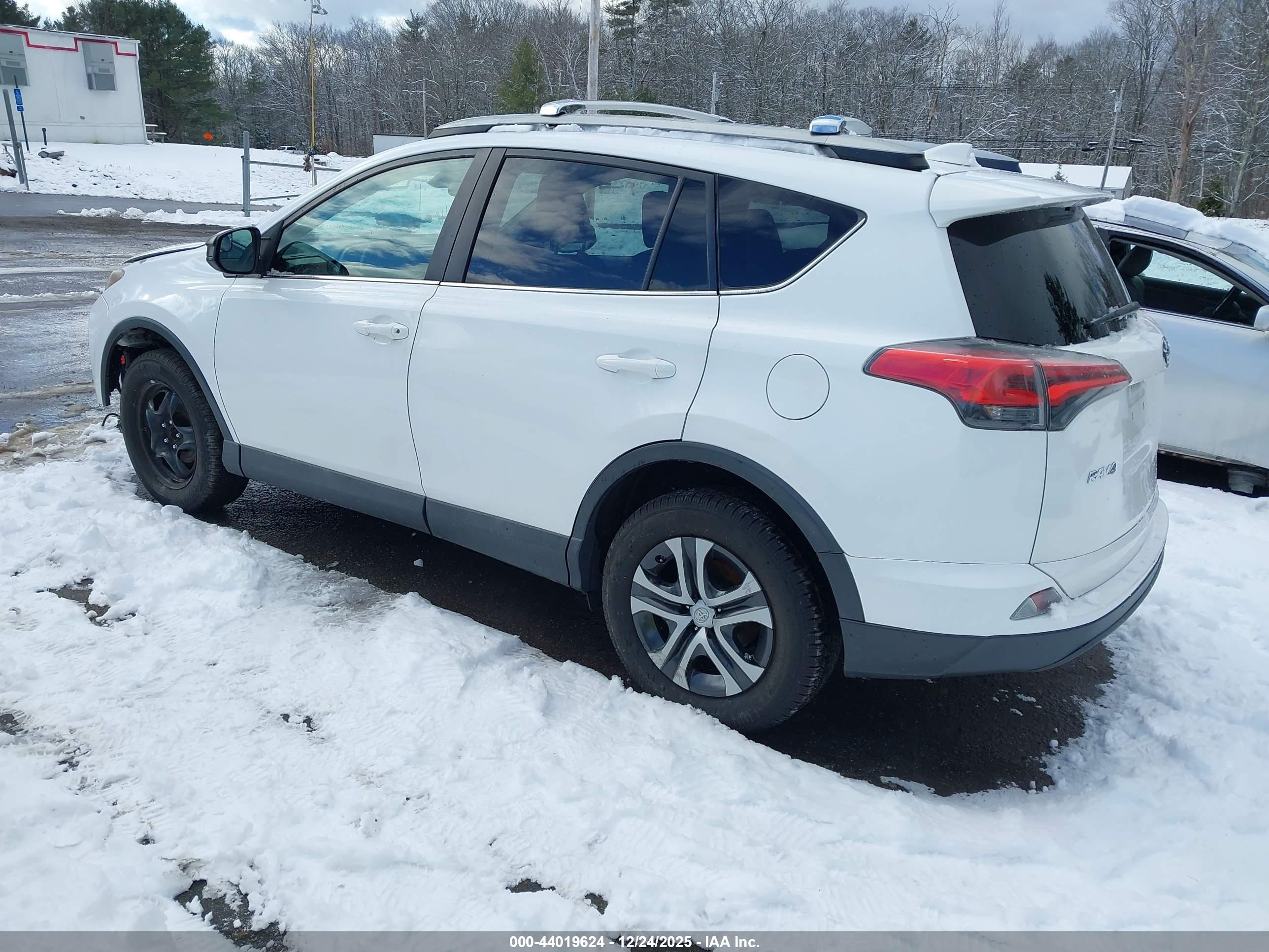 TOYOTA RAV4 image 3