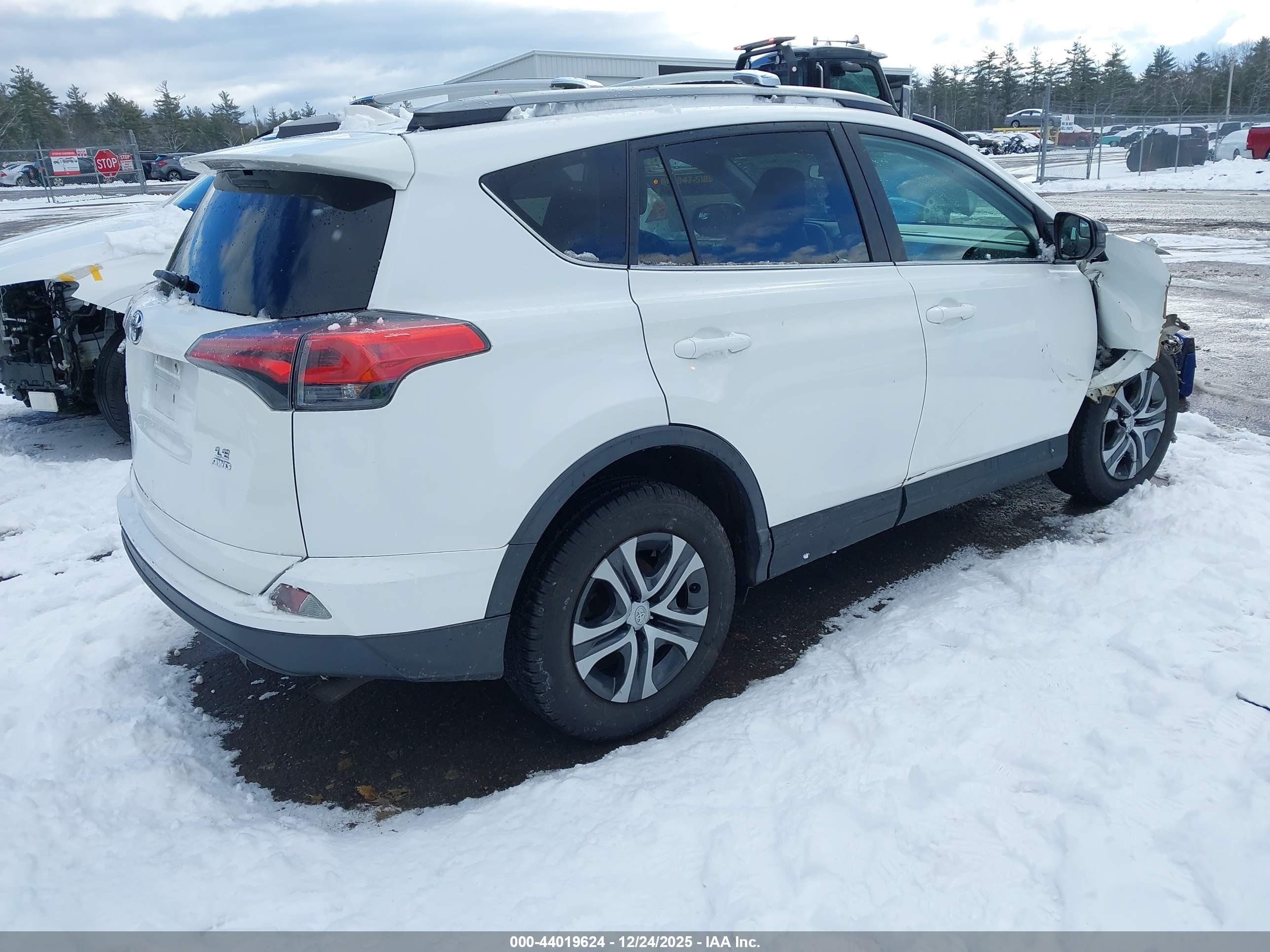 TOYOTA RAV4 image 4