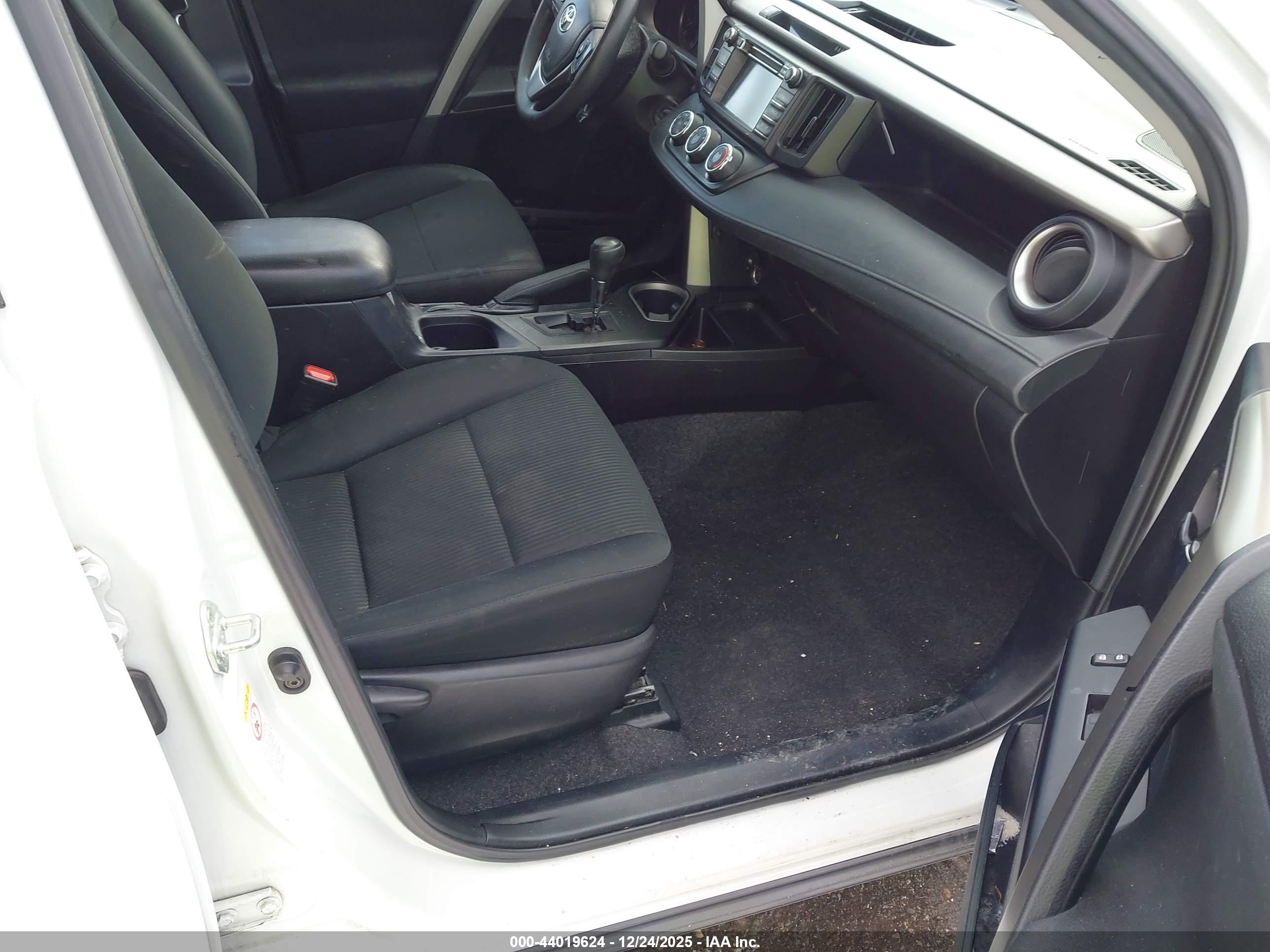 TOYOTA RAV4 image 5