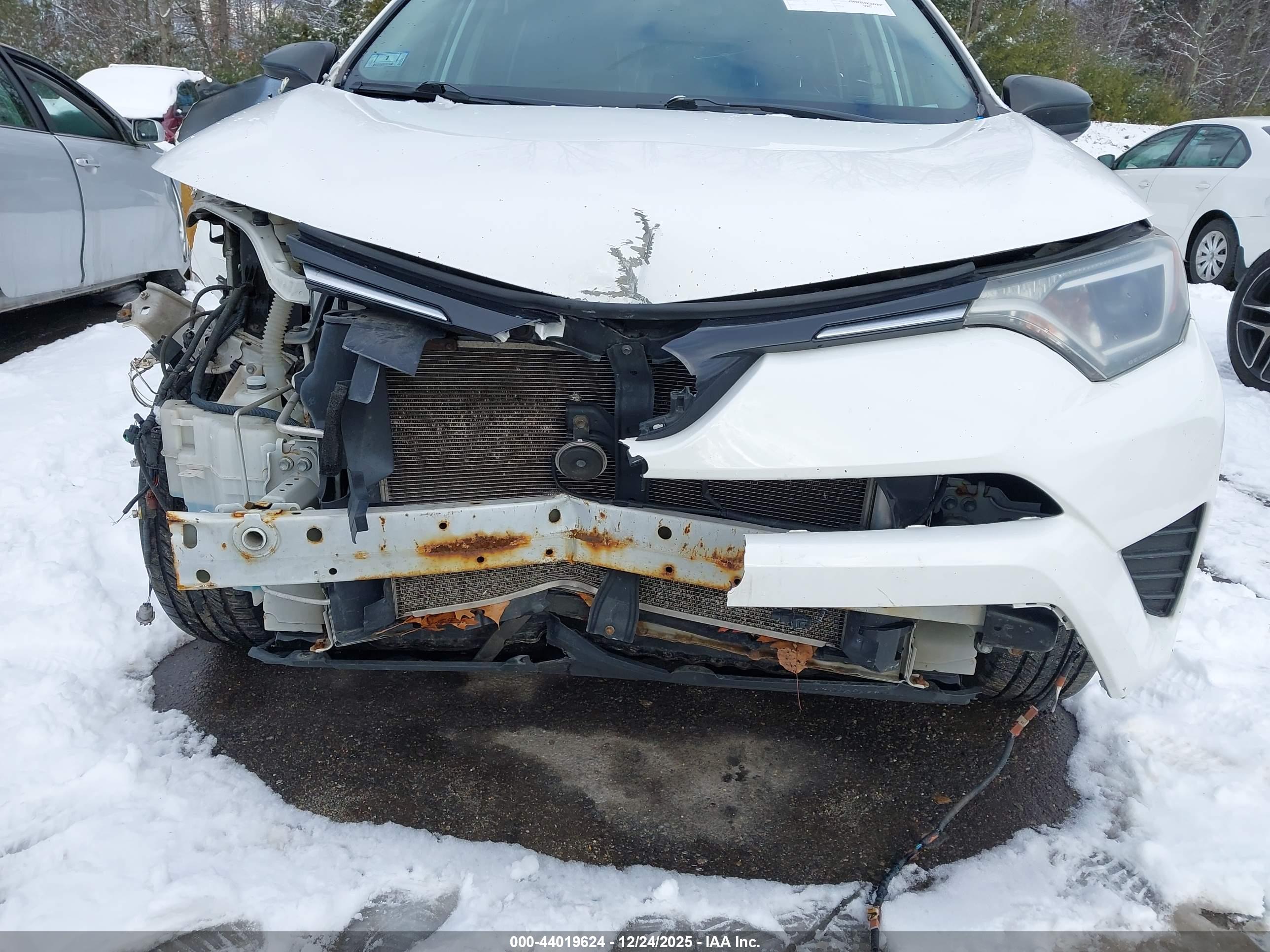 TOYOTA RAV4 image 6