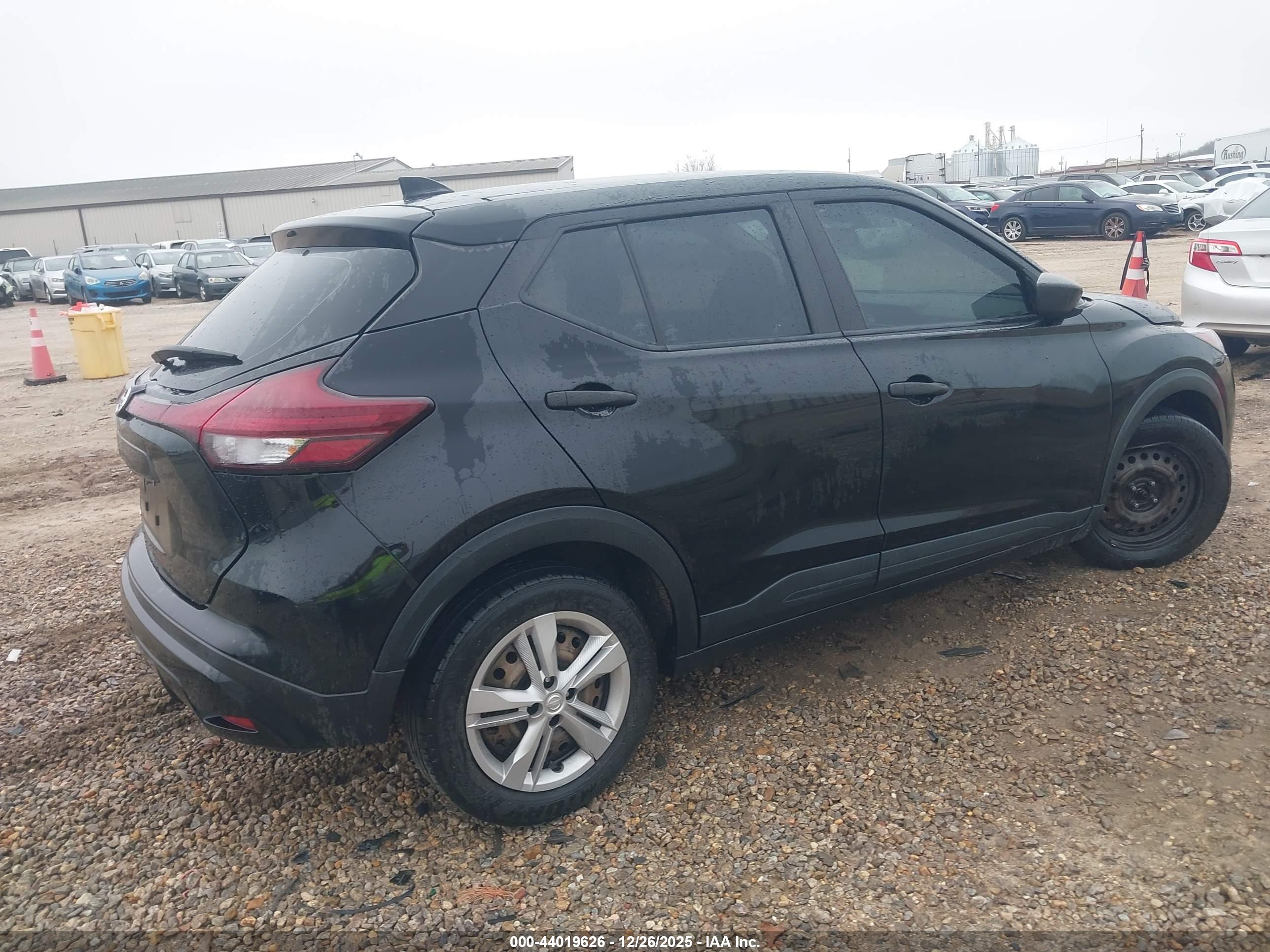 NISSAN KICKS image 4
