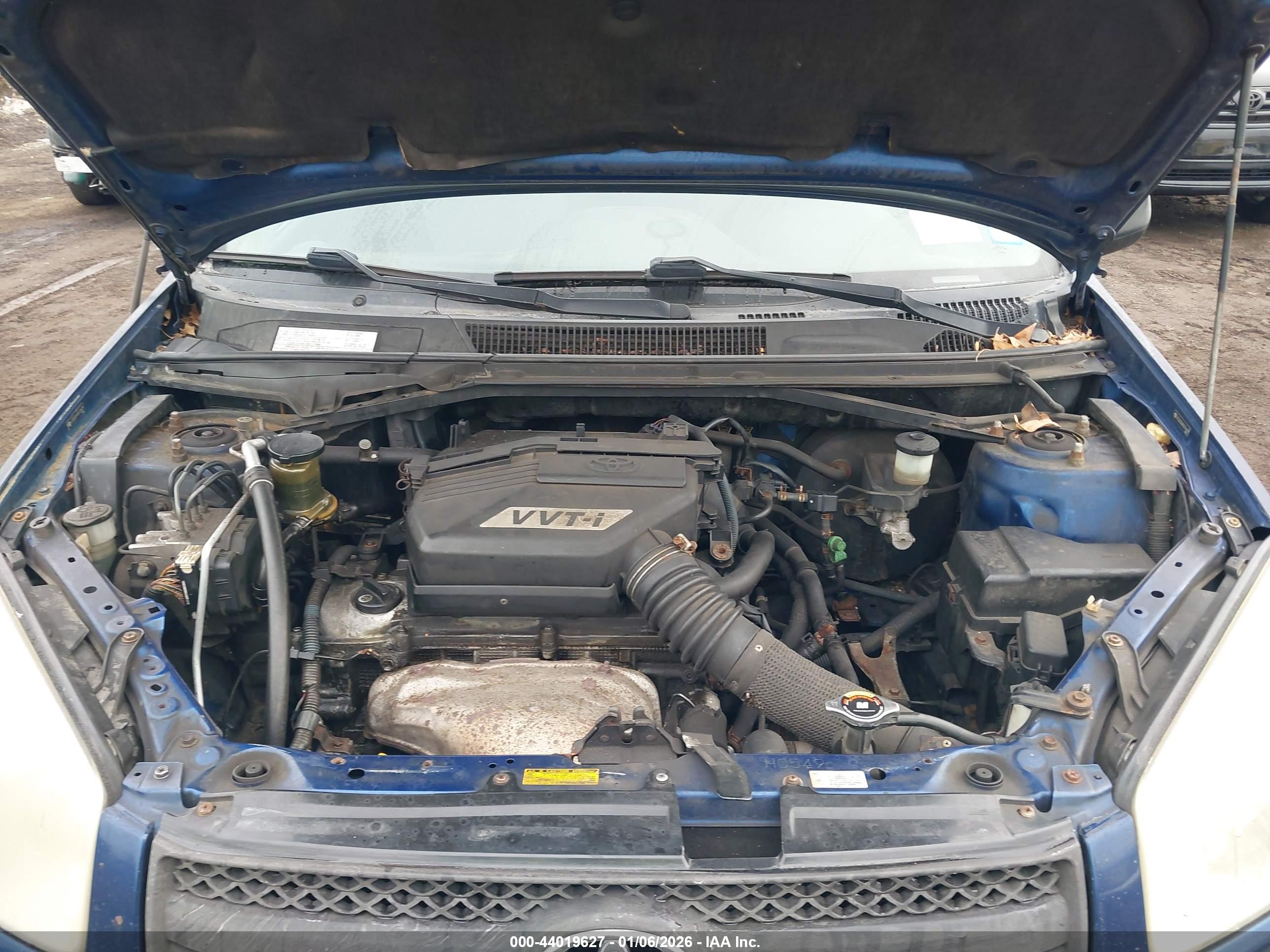 TOYOTA RAV4 image 10
