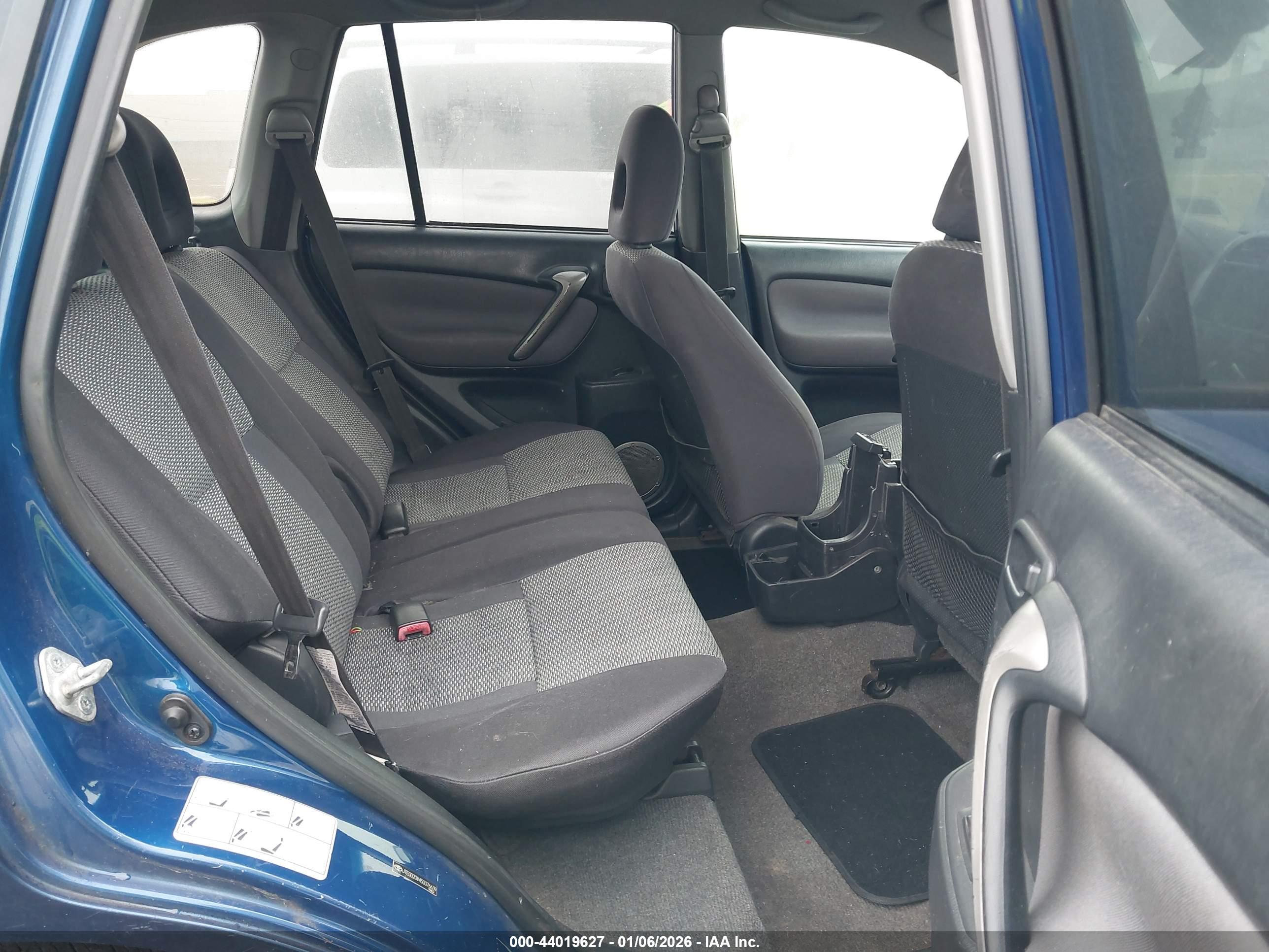 TOYOTA RAV4 image 8