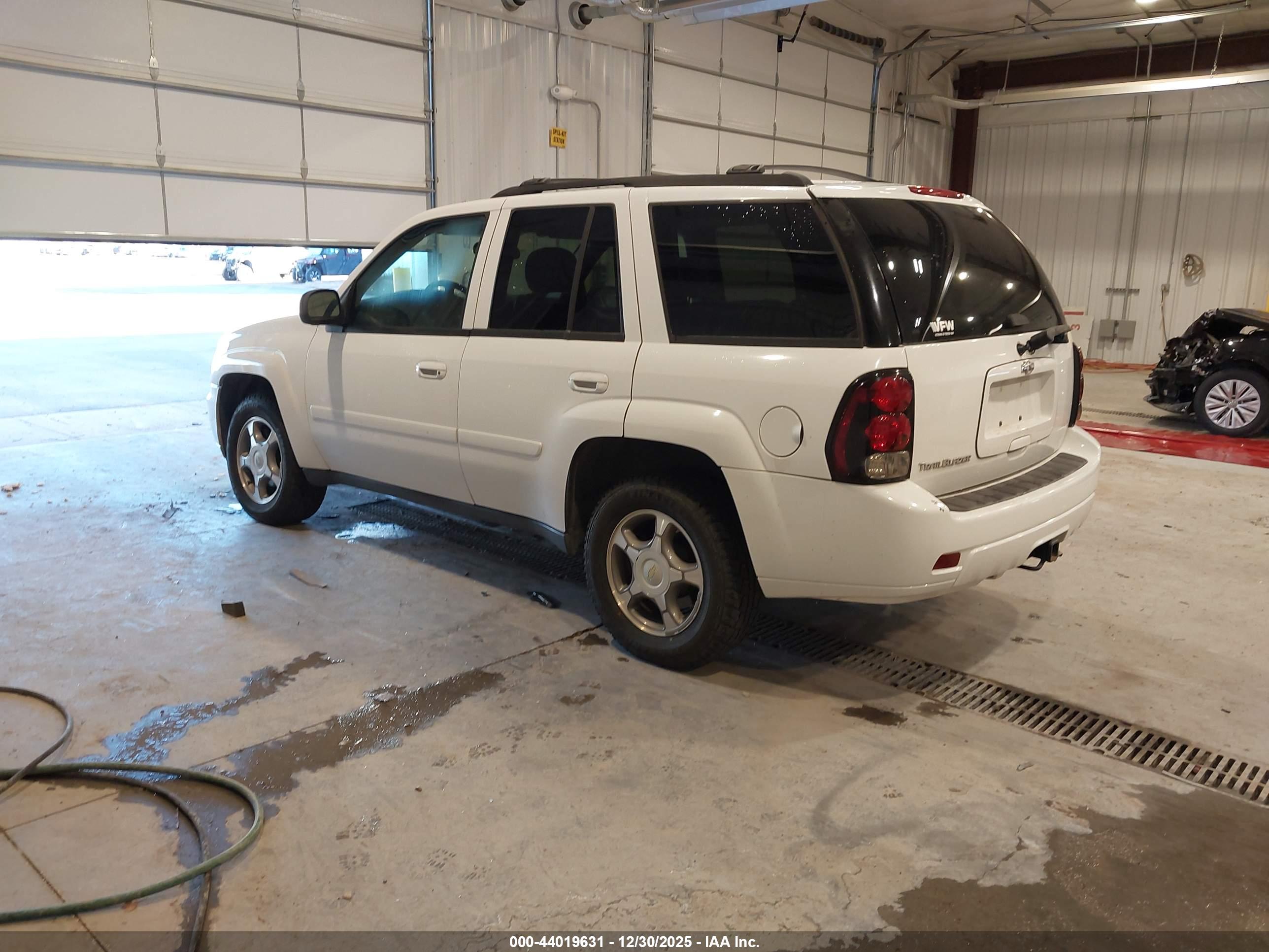 CHEVROLET TRAILBLAZER image 3
