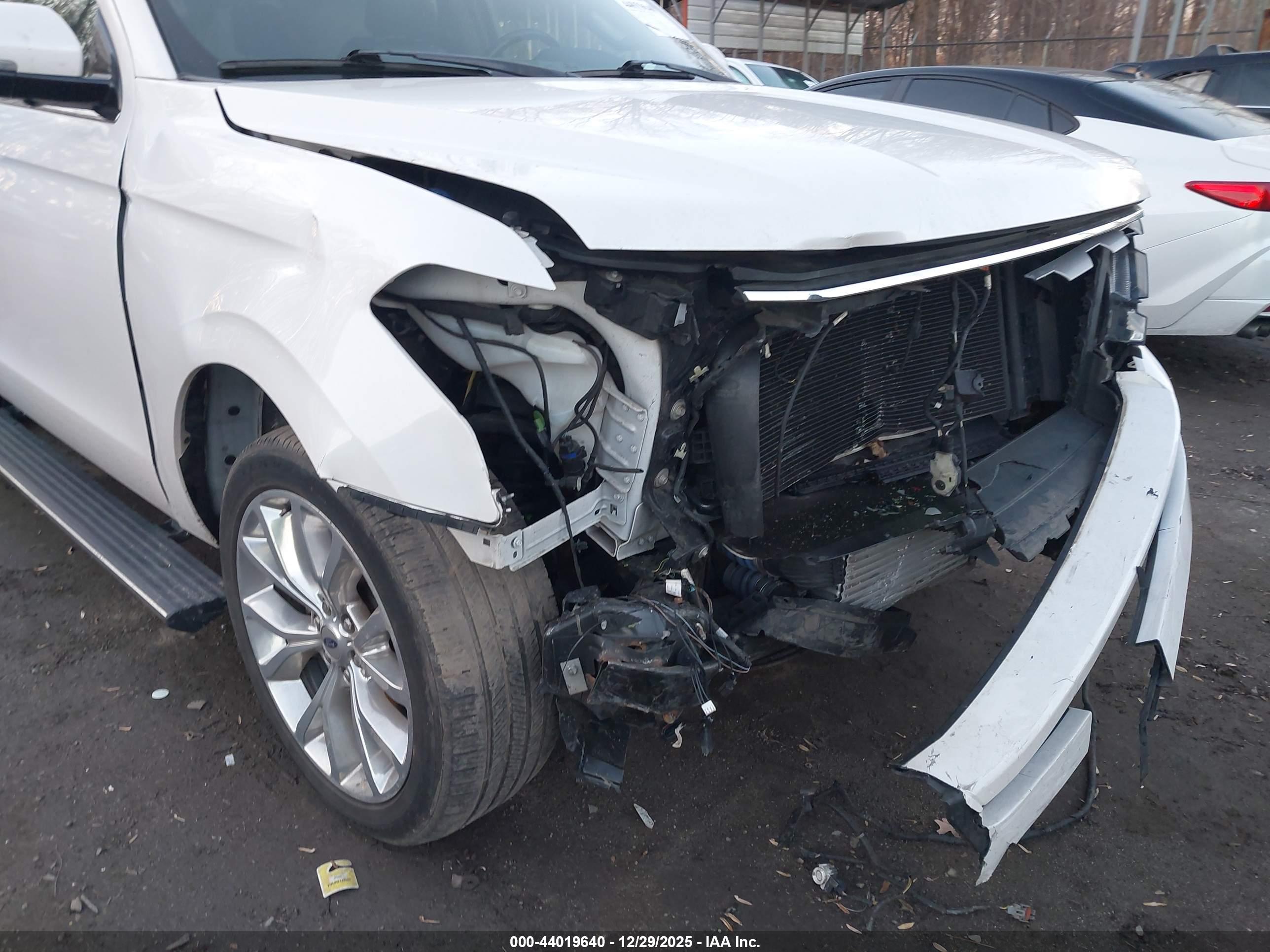 FORD EXPEDITION image 6