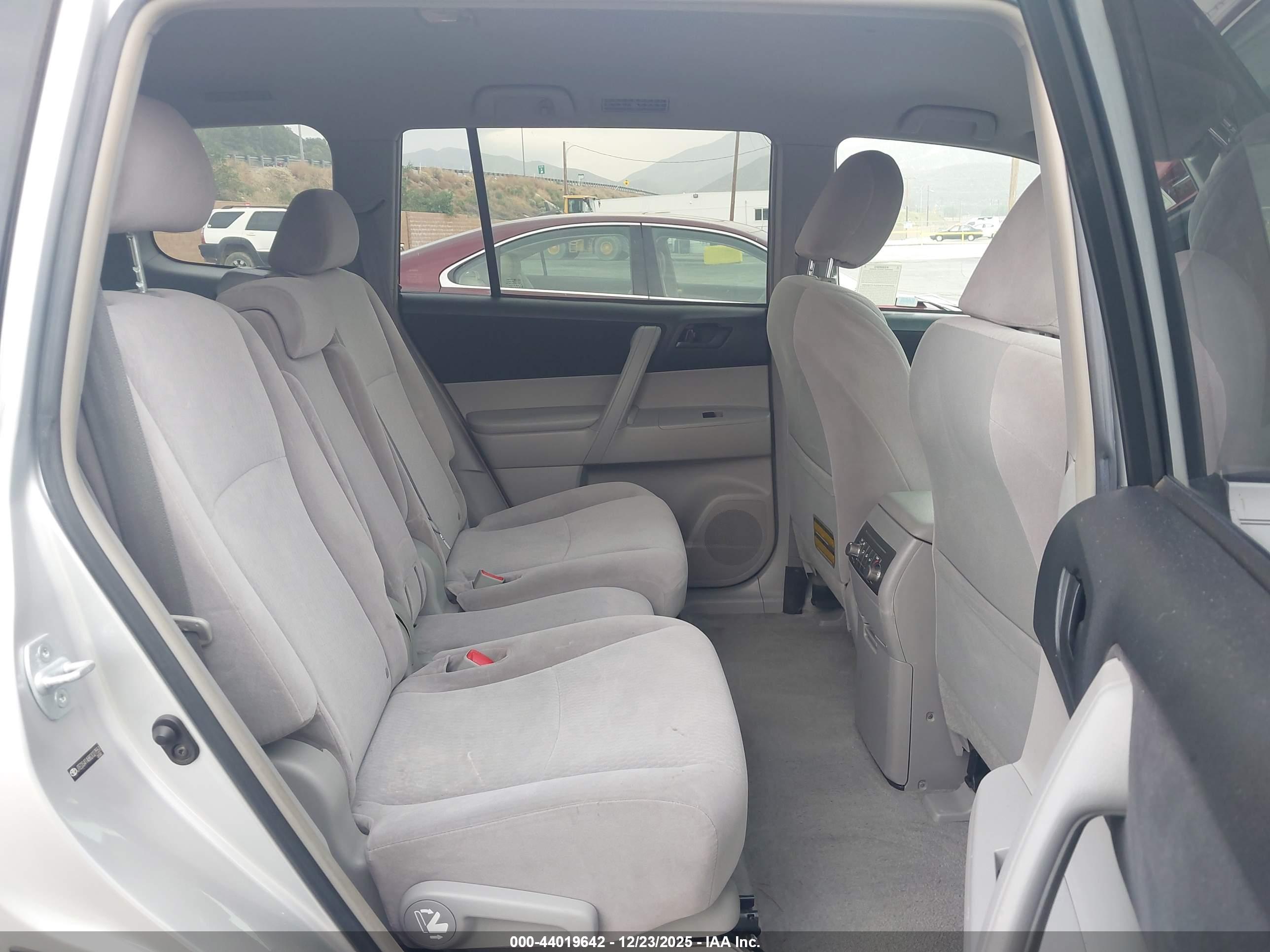 TOYOTA HIGHLANDER image 8