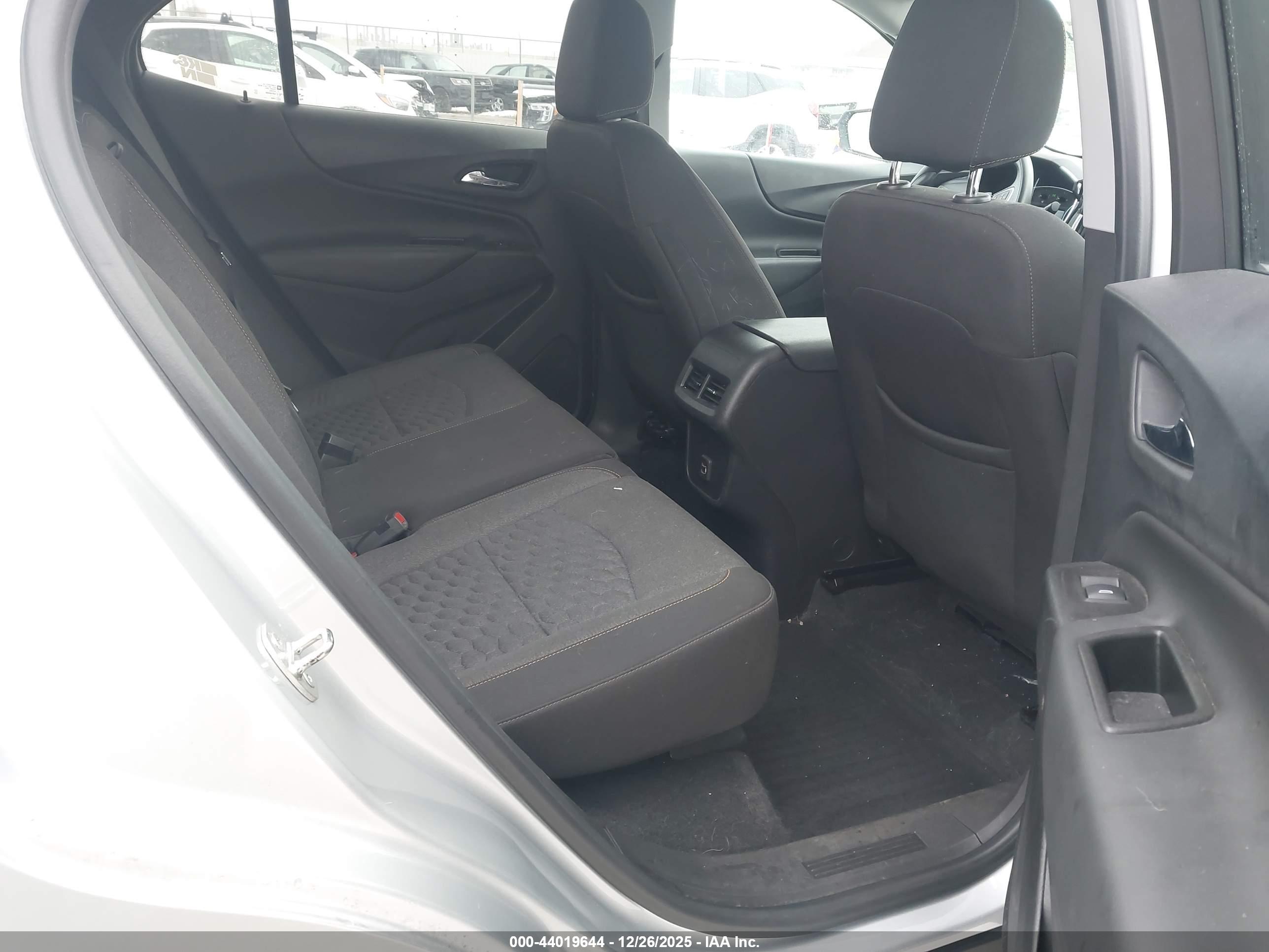 CHEVROLET EQUINOX image 8