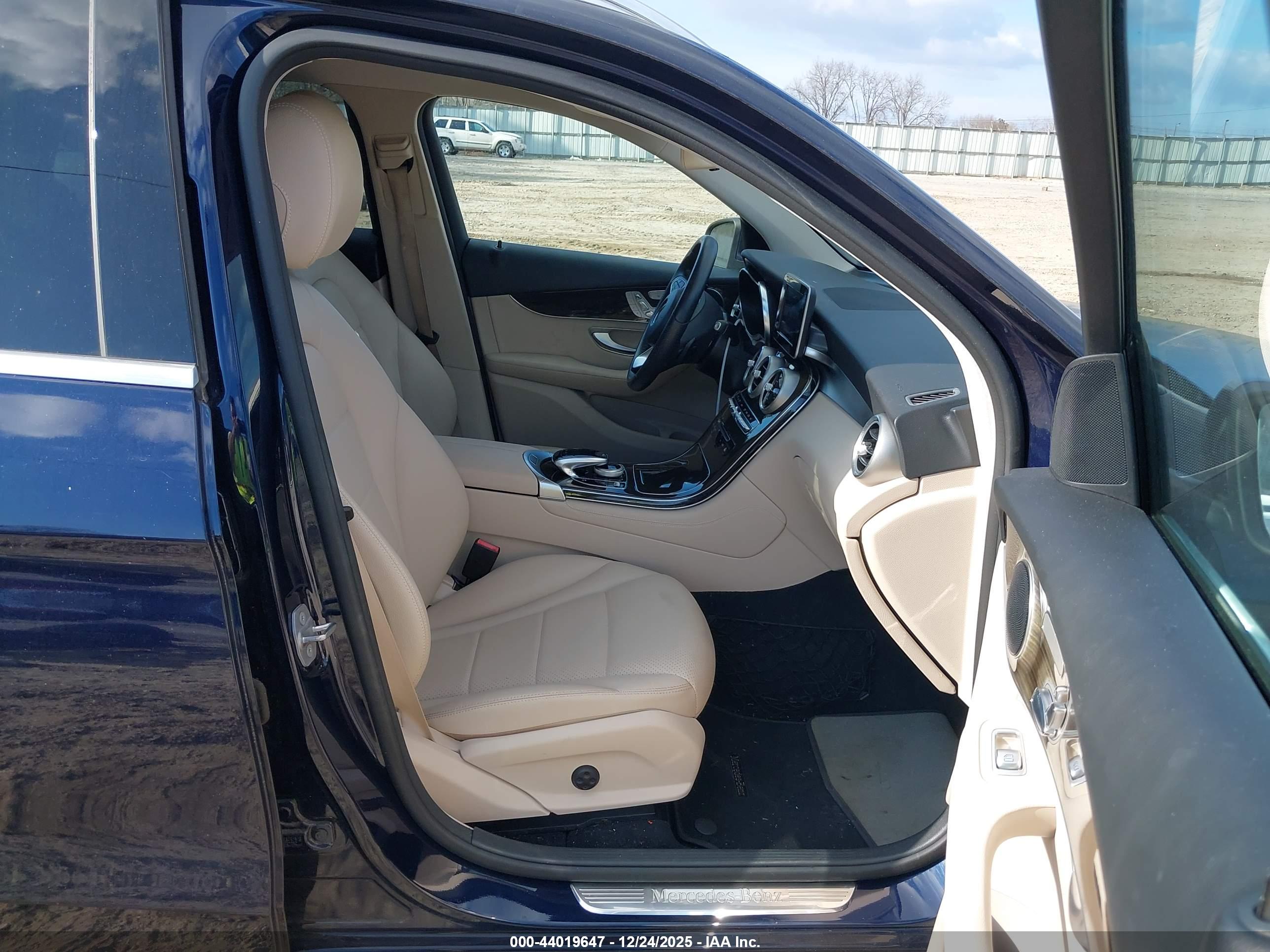 MERCEDES-BENZ GLC image 5