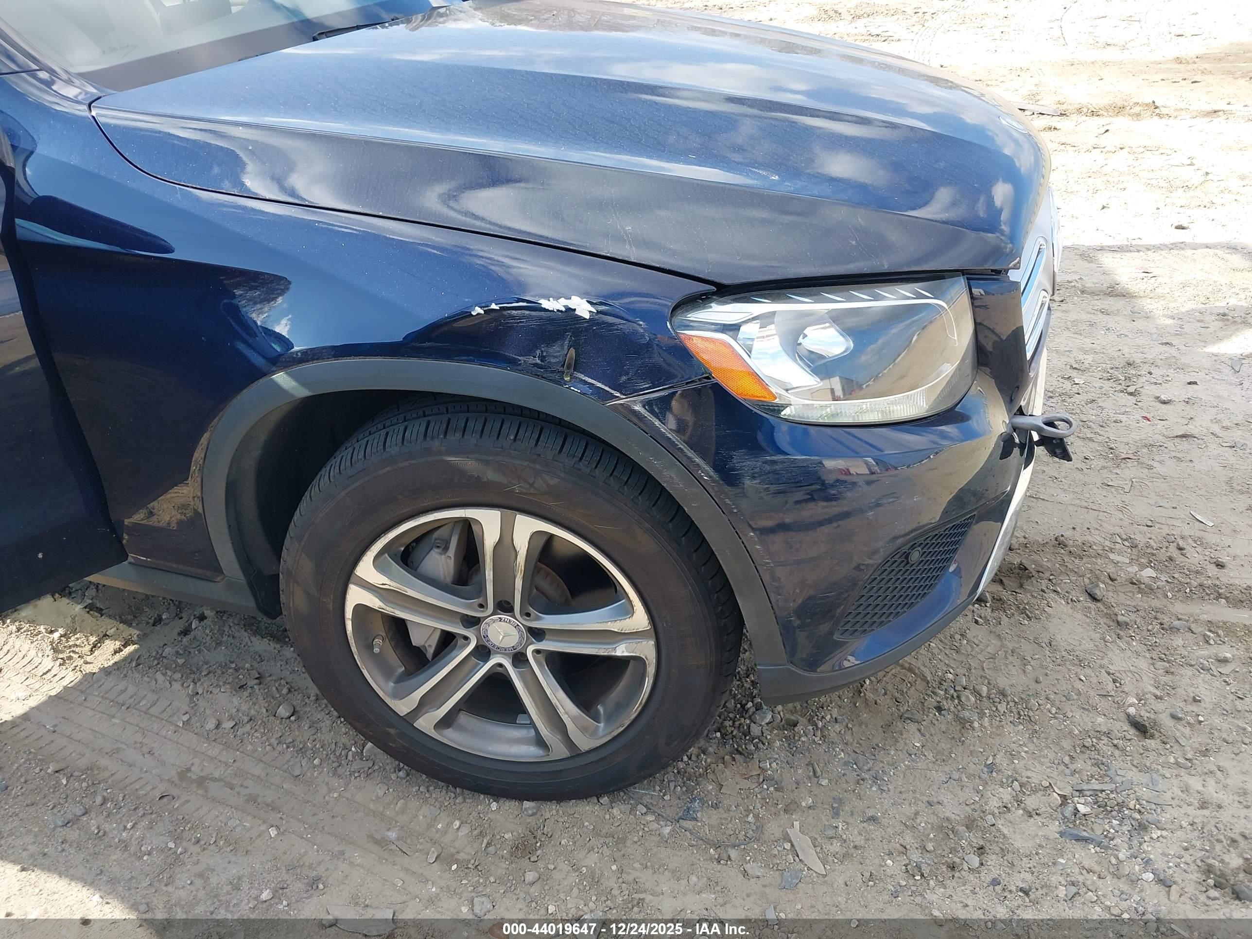 MERCEDES-BENZ GLC image 6