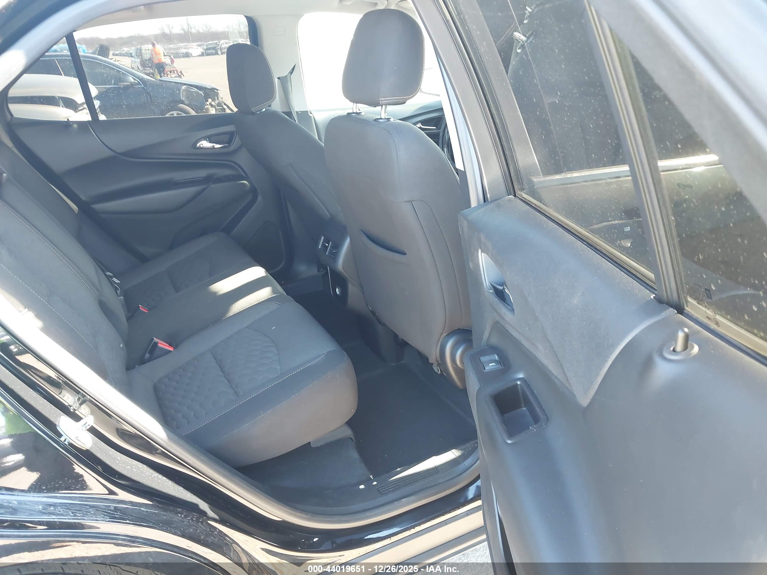CHEVROLET EQUINOX image 8