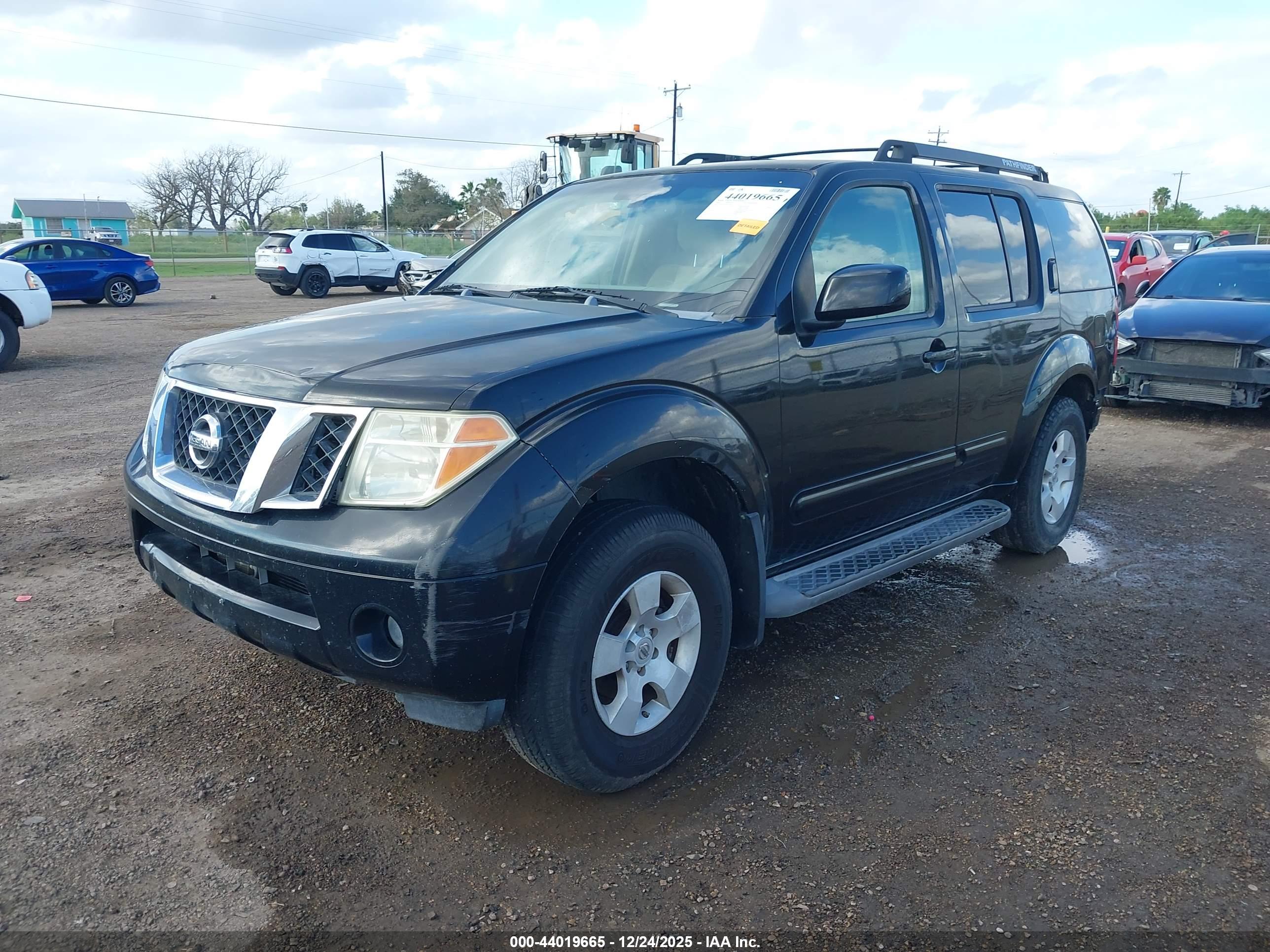 NISSAN PATHFINDER image 2