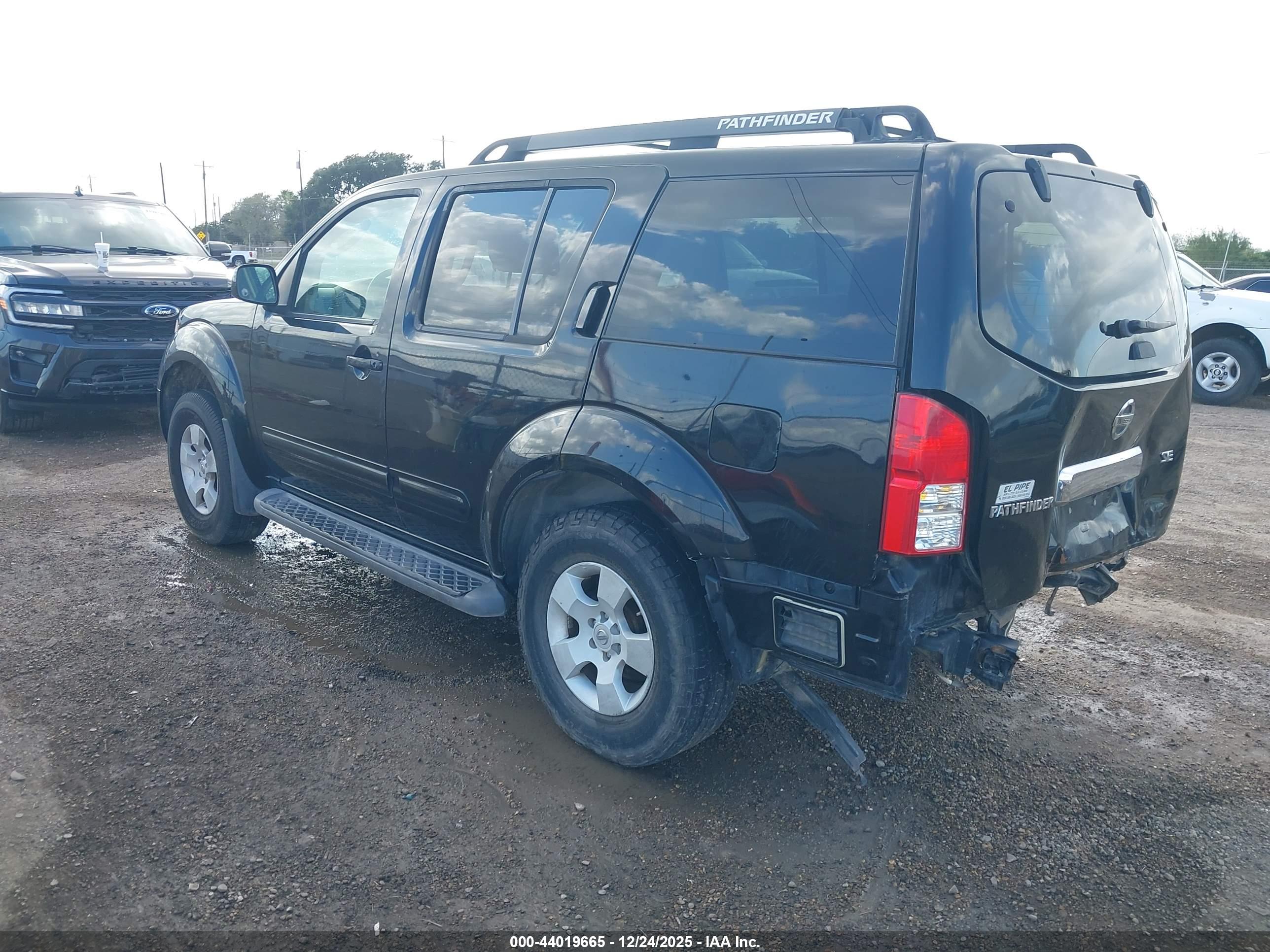 NISSAN PATHFINDER image 3