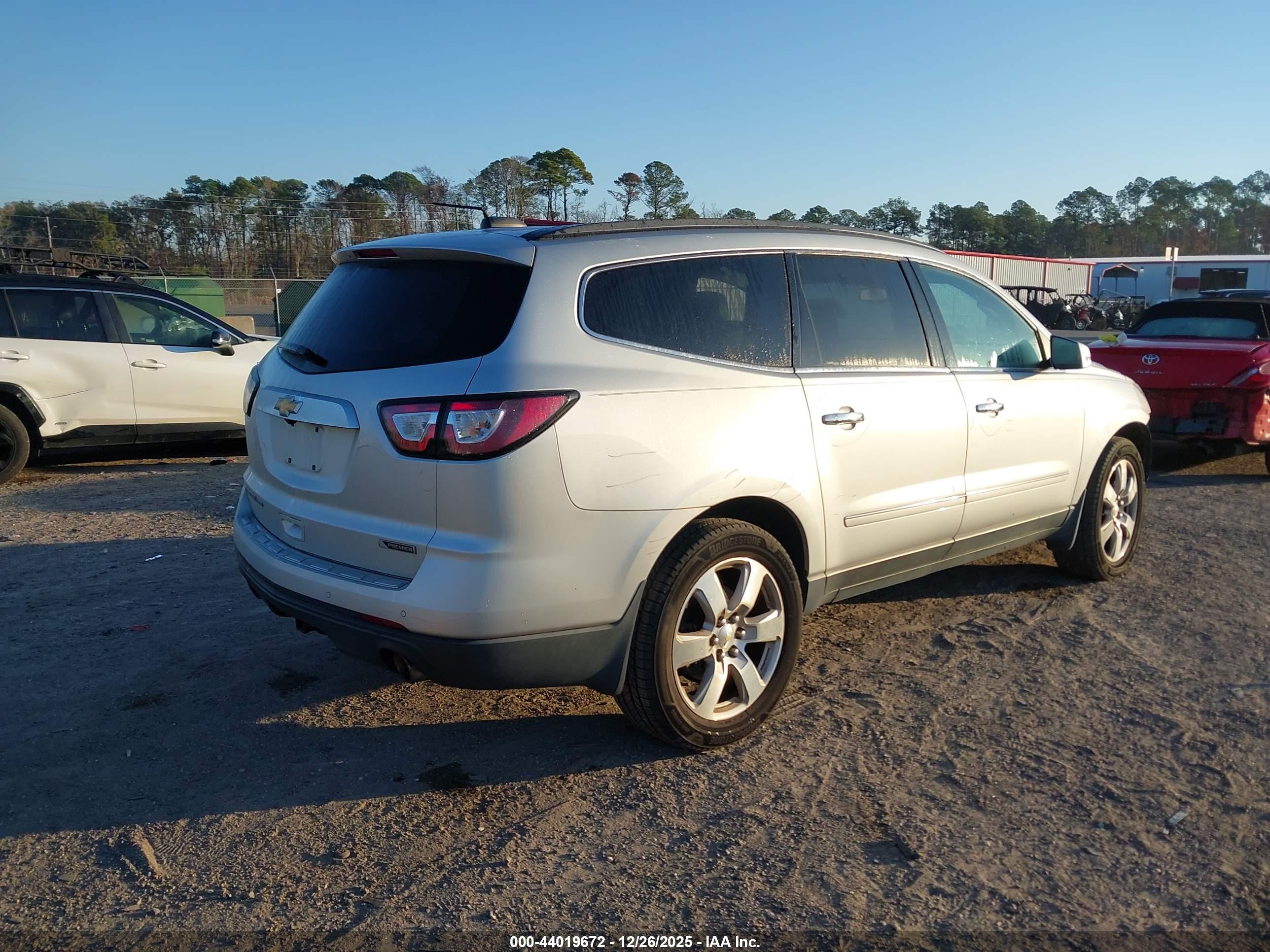CHEVROLET TRAVERSE image 4