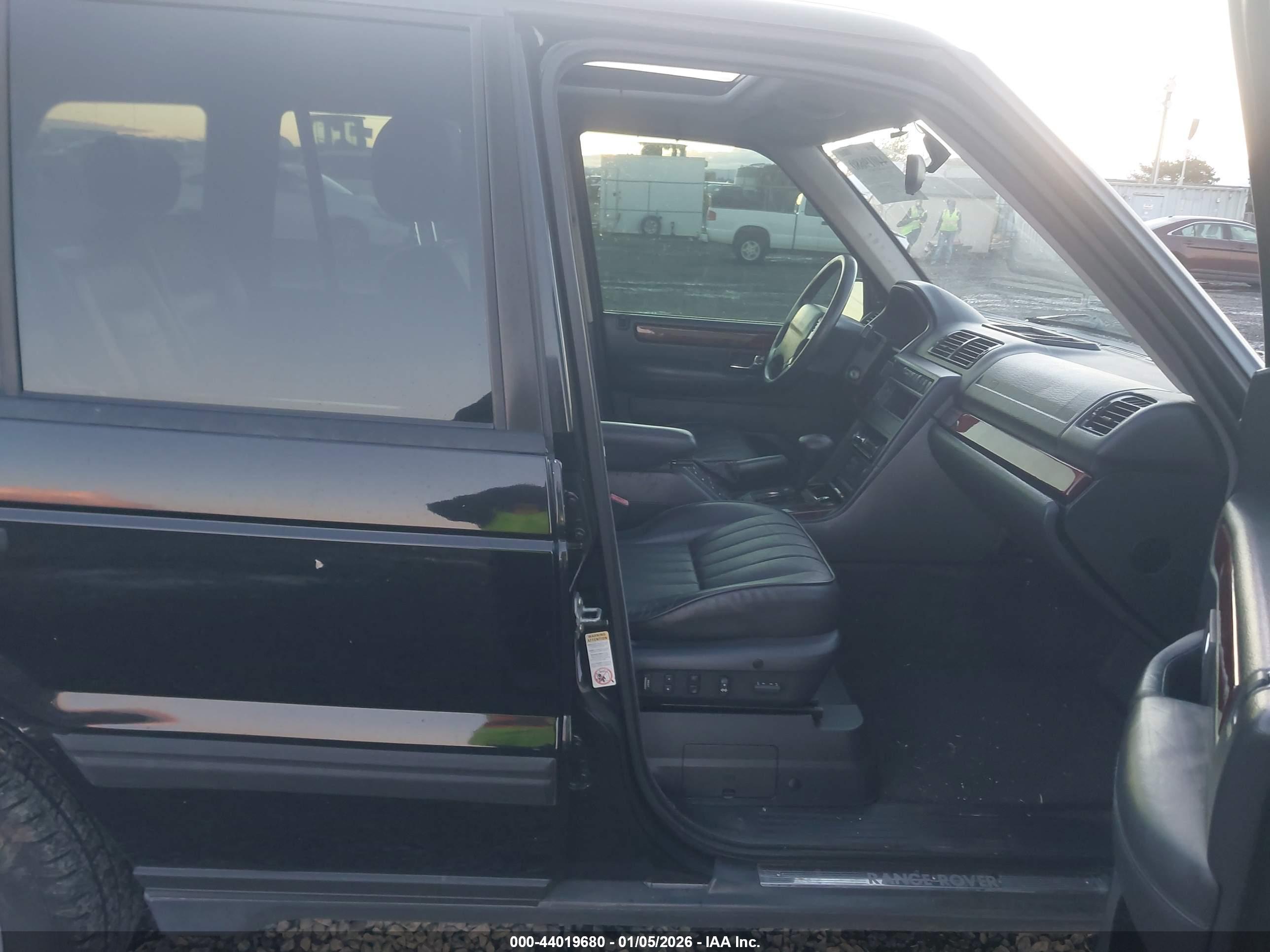 LAND ROVER image 5