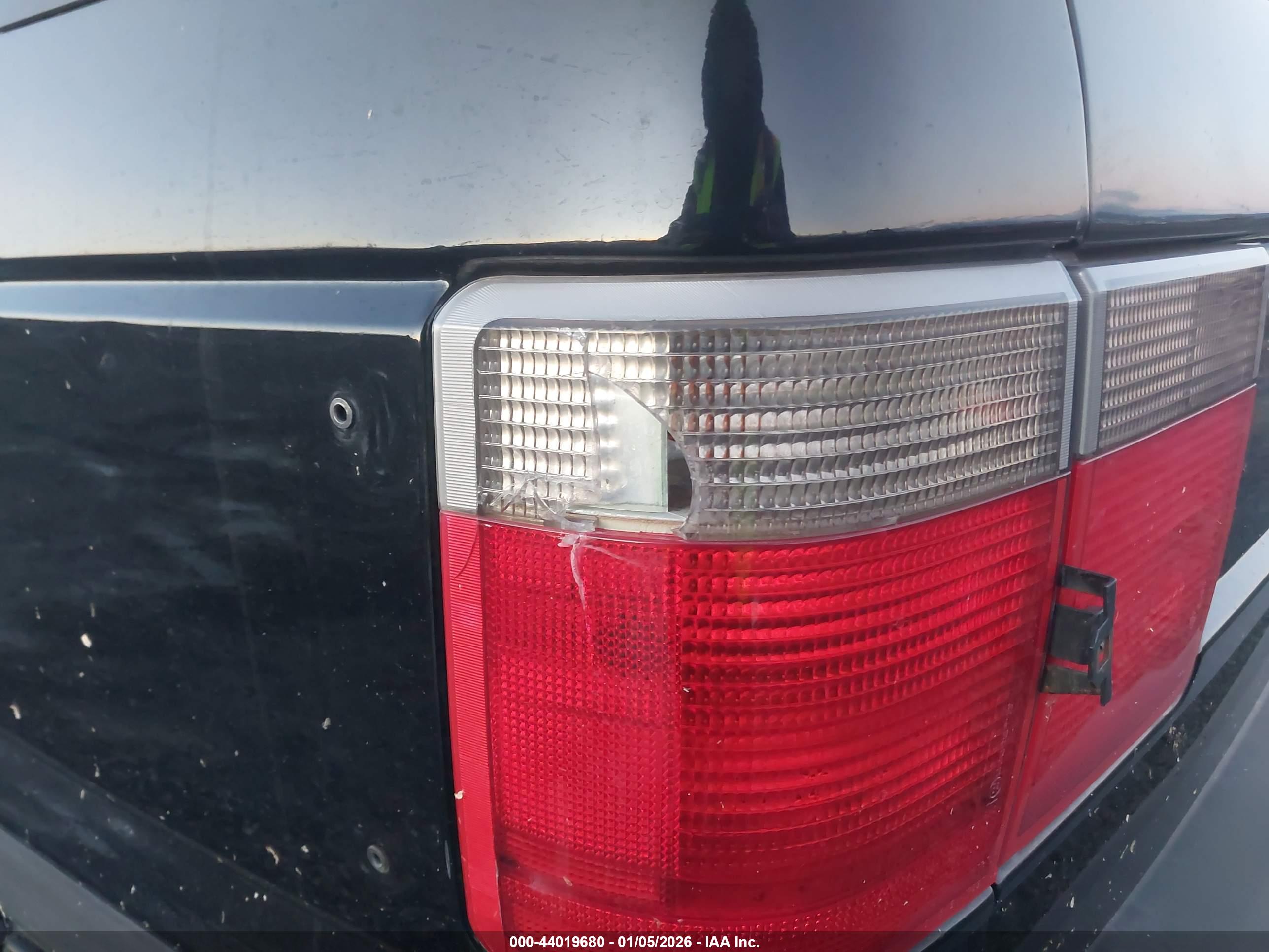 LAND ROVER image 6