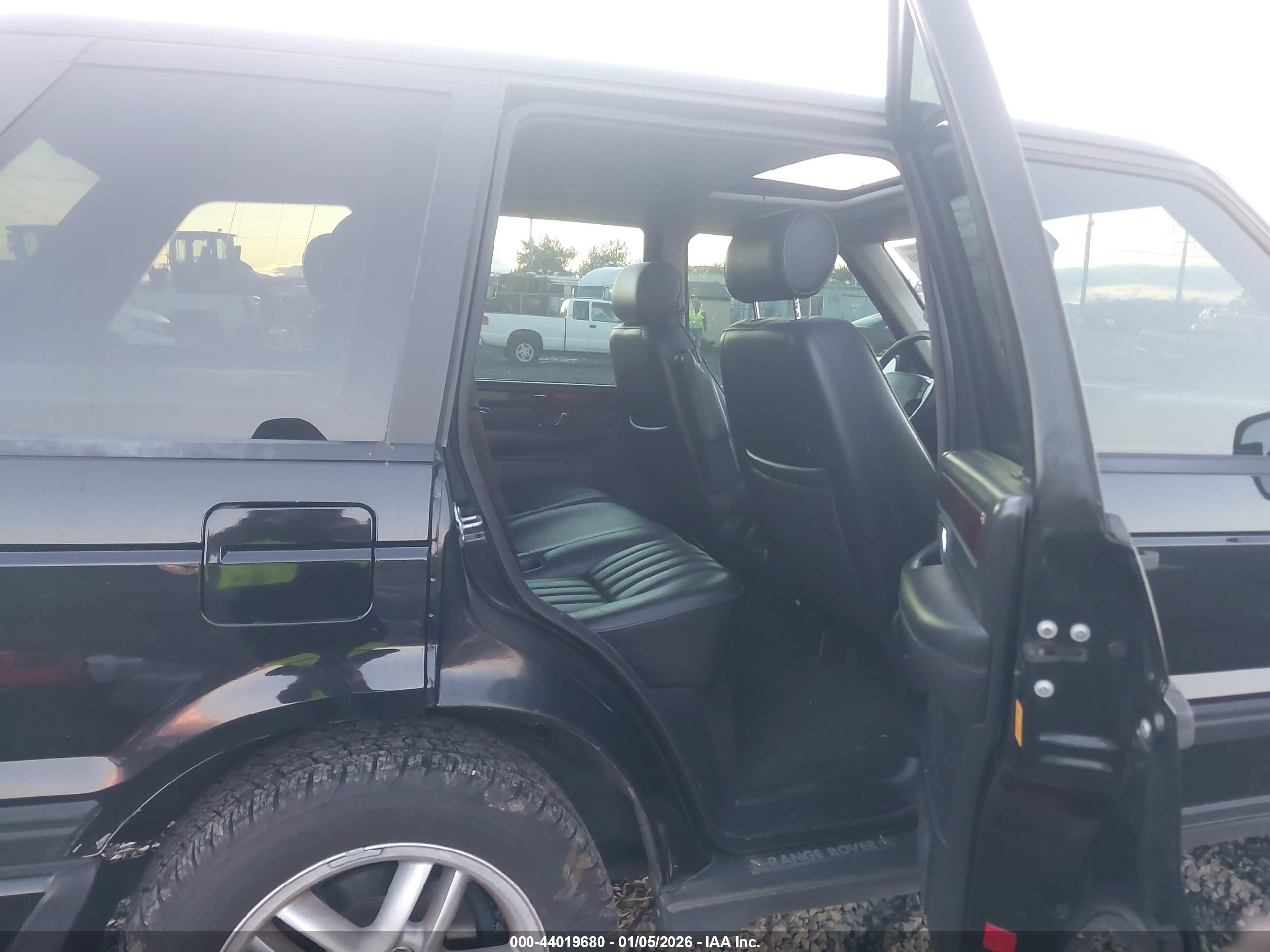 LAND ROVER image 8