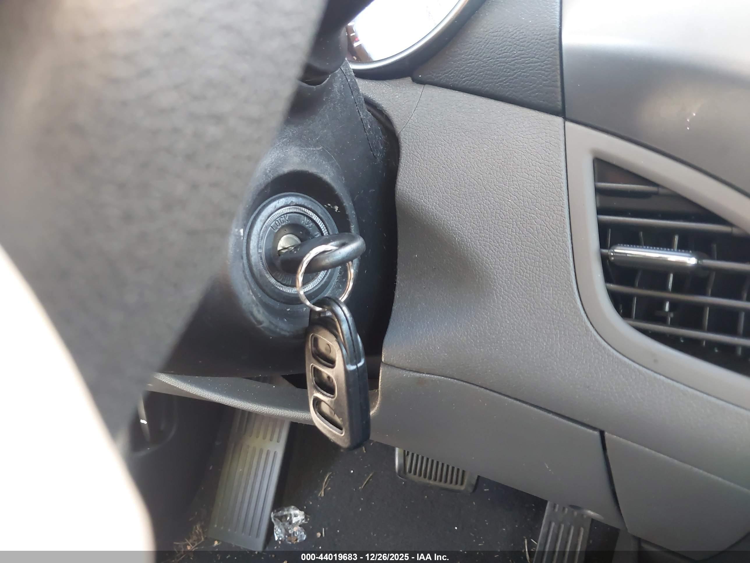 HYUNDAI ELANTRA image 11