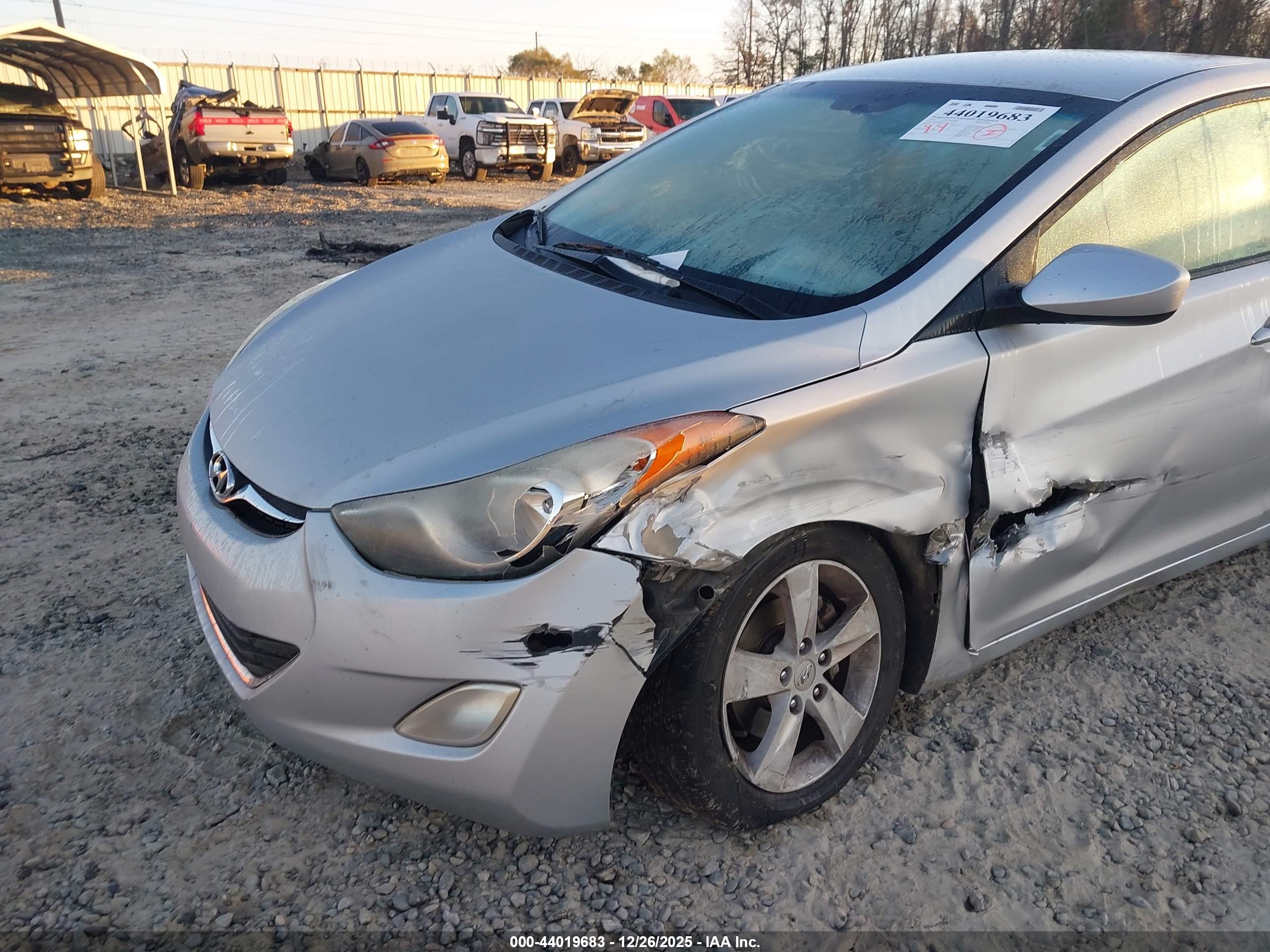 HYUNDAI ELANTRA image 6