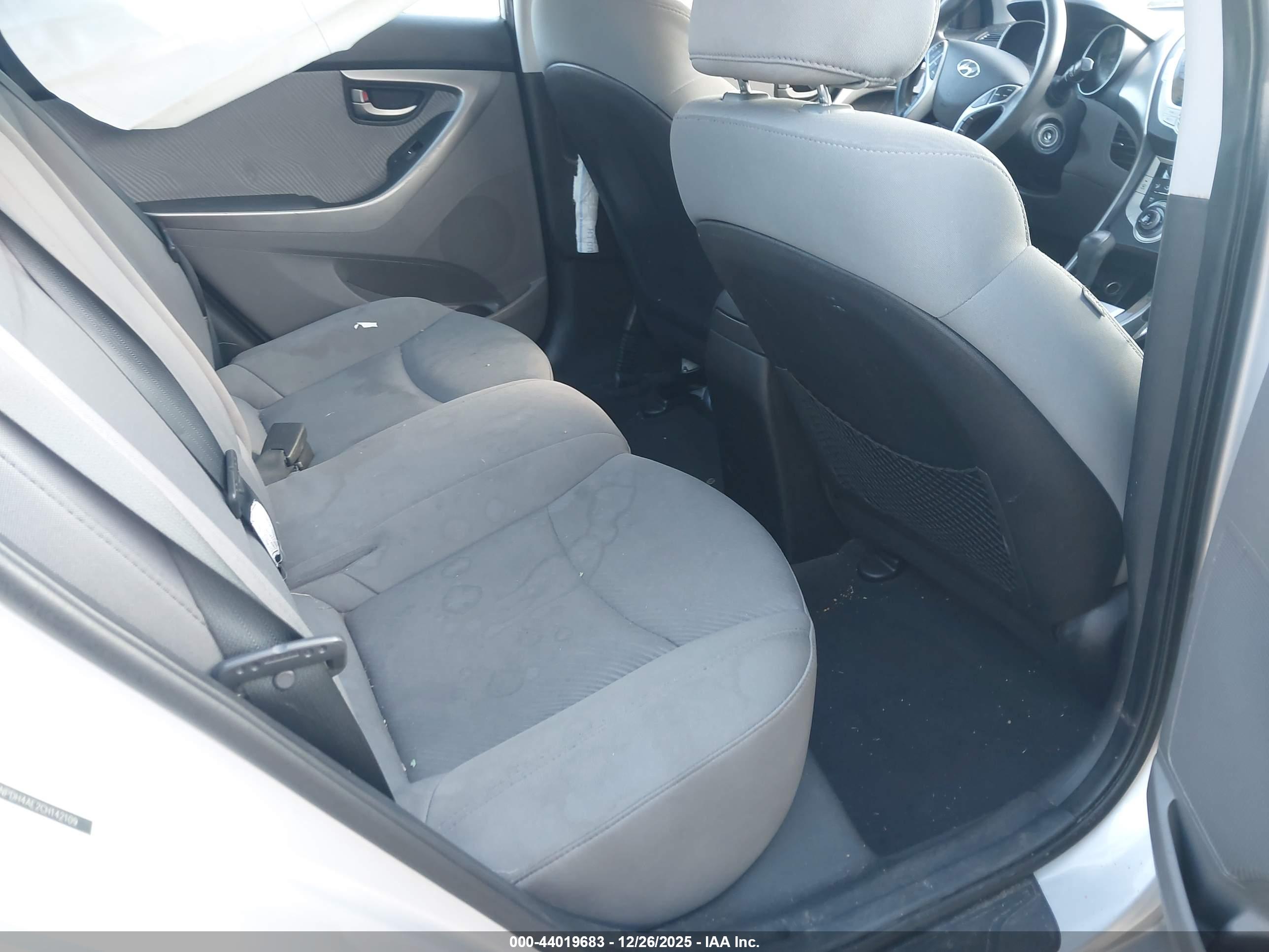 HYUNDAI ELANTRA image 8