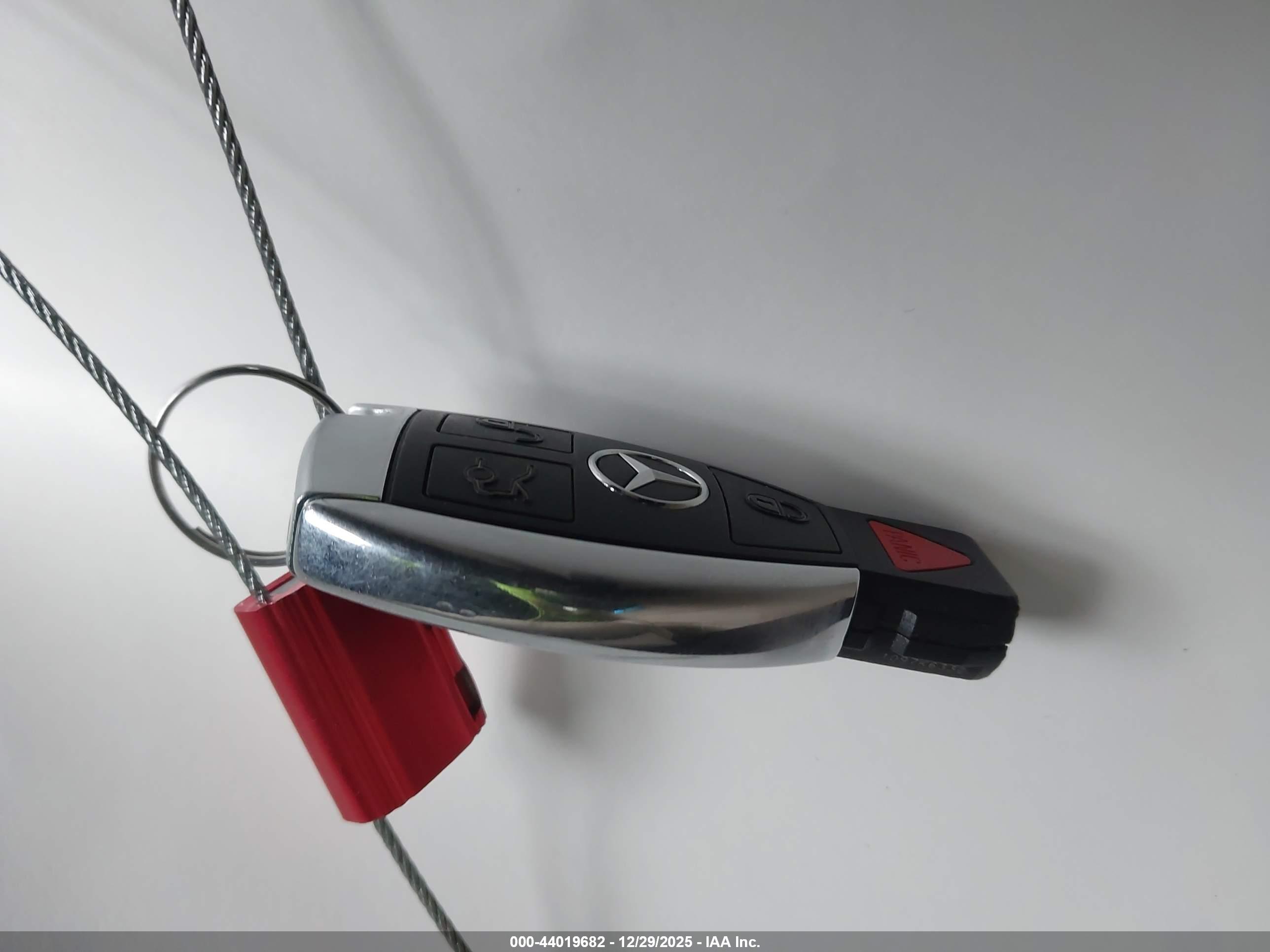 MERCEDES-BENZ GLC image 11
