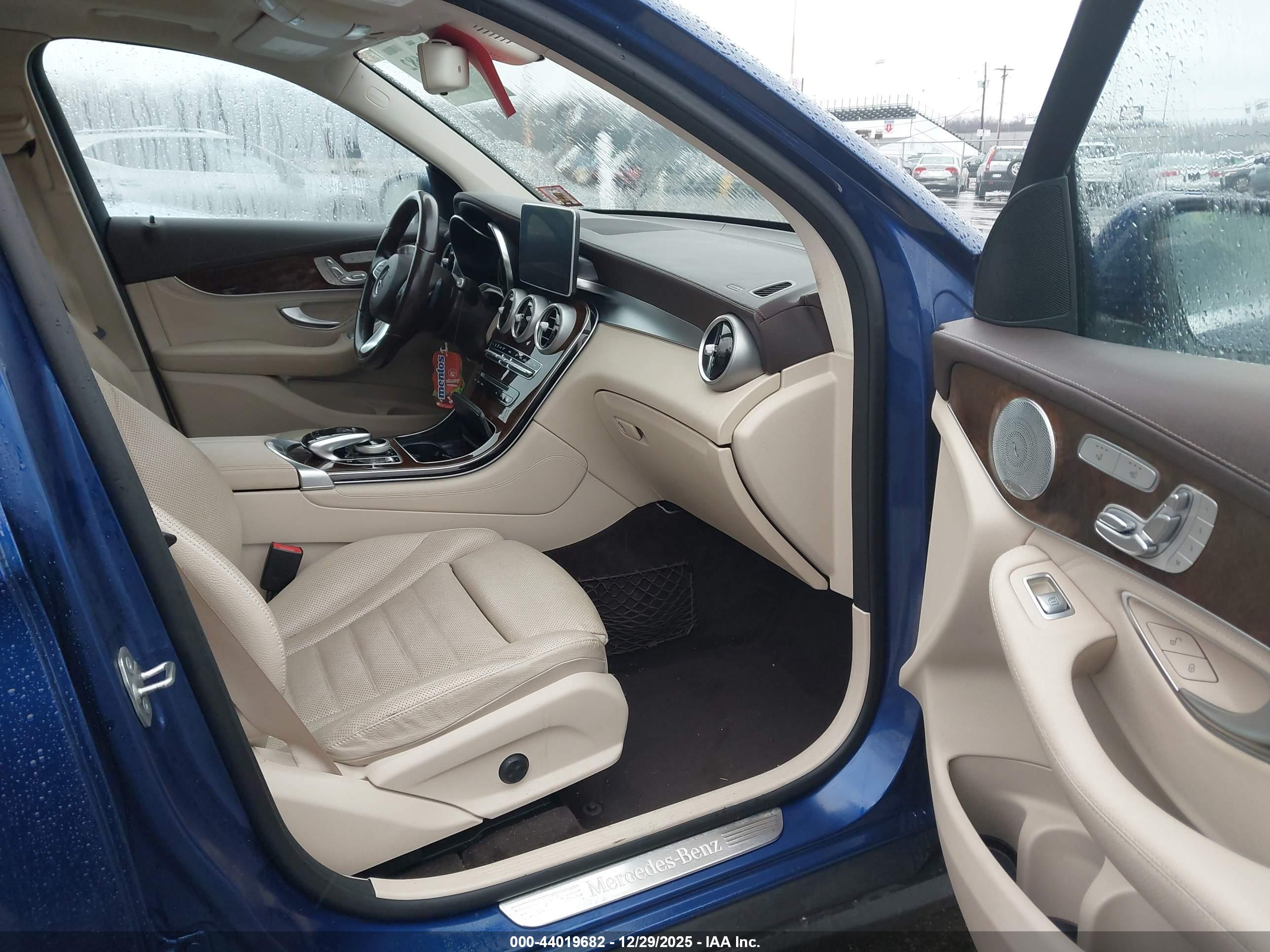 MERCEDES-BENZ GLC image 5
