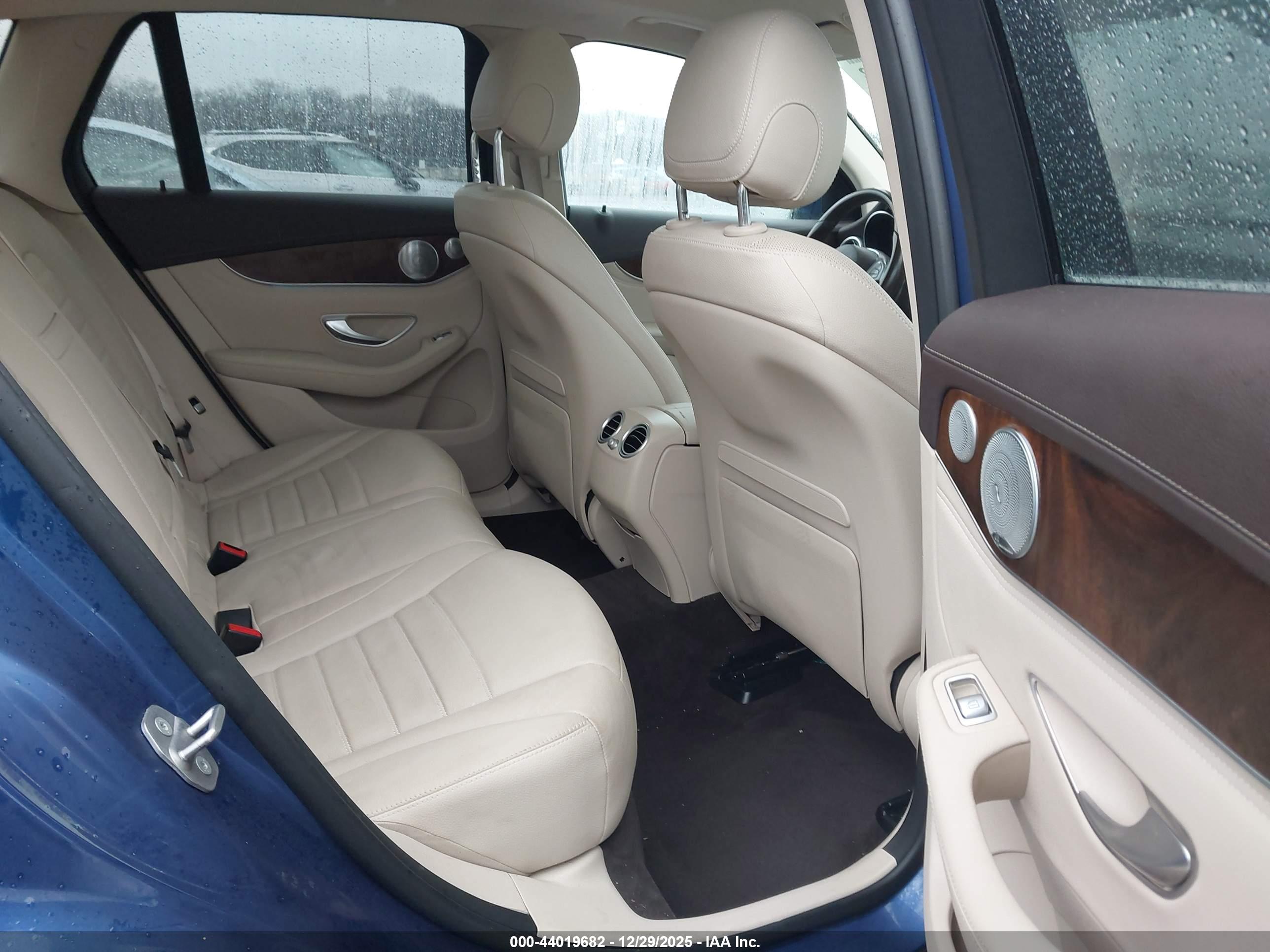 MERCEDES-BENZ GLC image 8