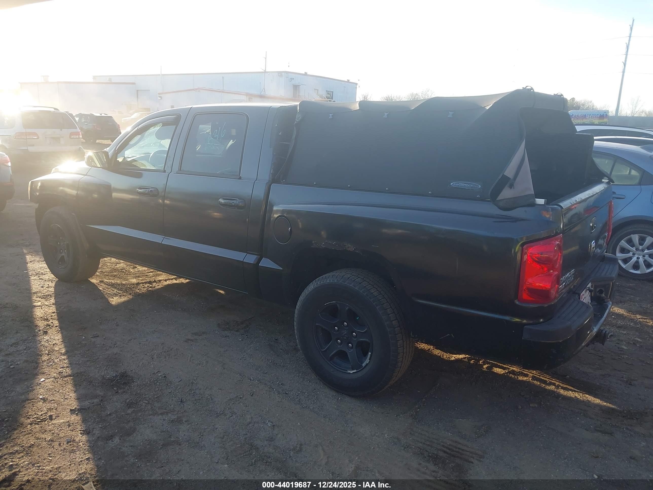 DODGE DAKOTA image 3