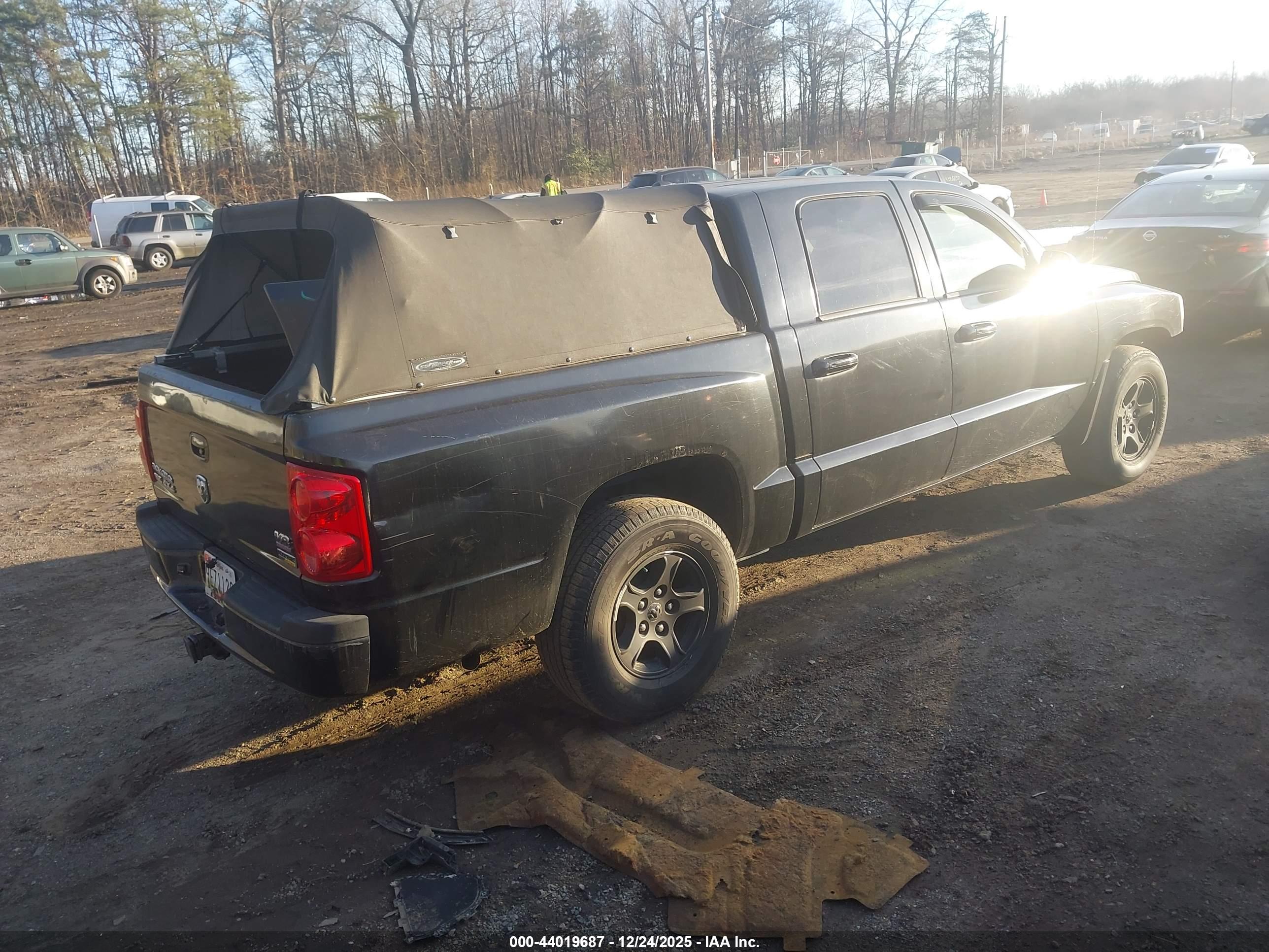 DODGE DAKOTA image 4
