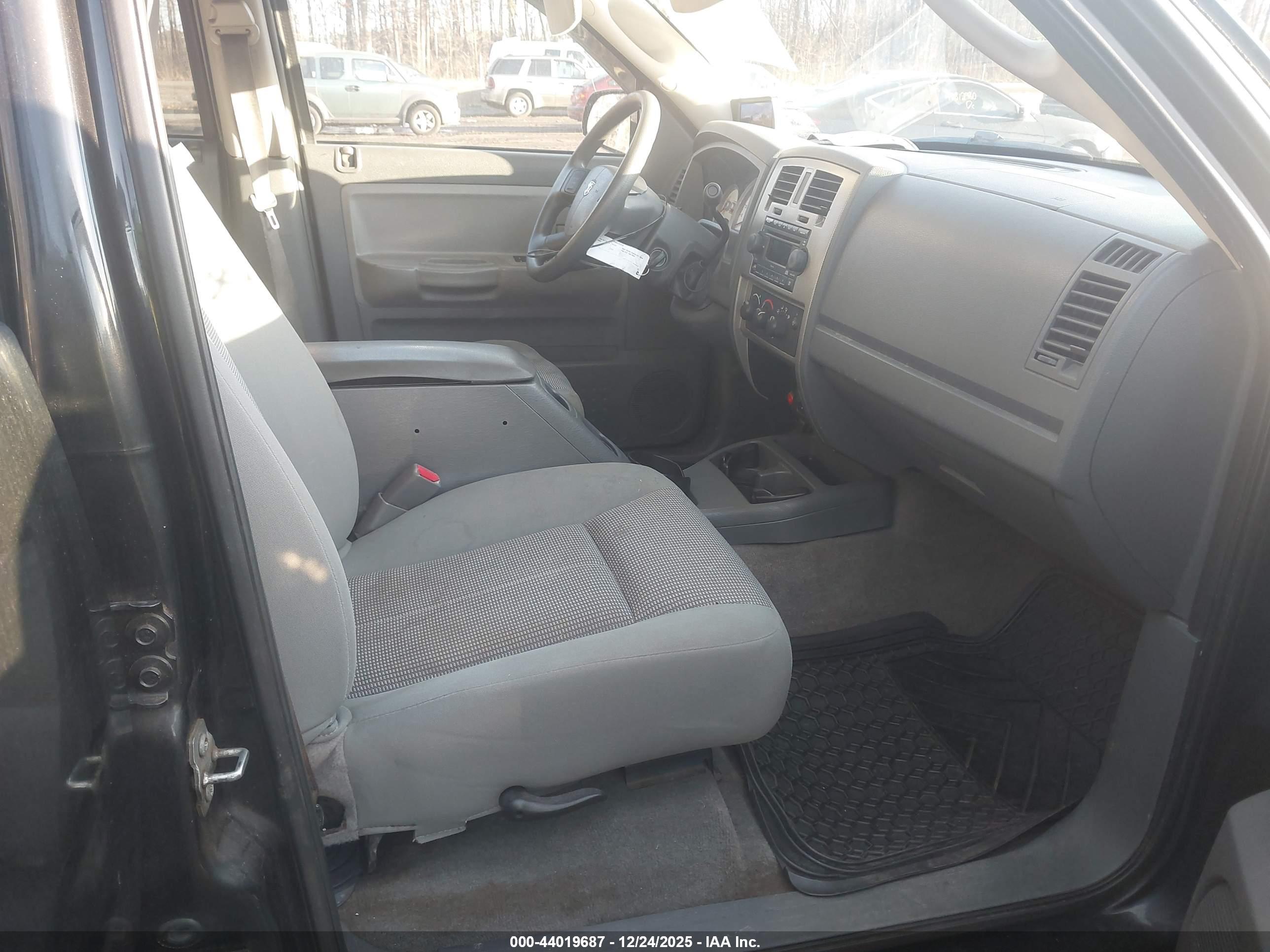 DODGE DAKOTA image 5