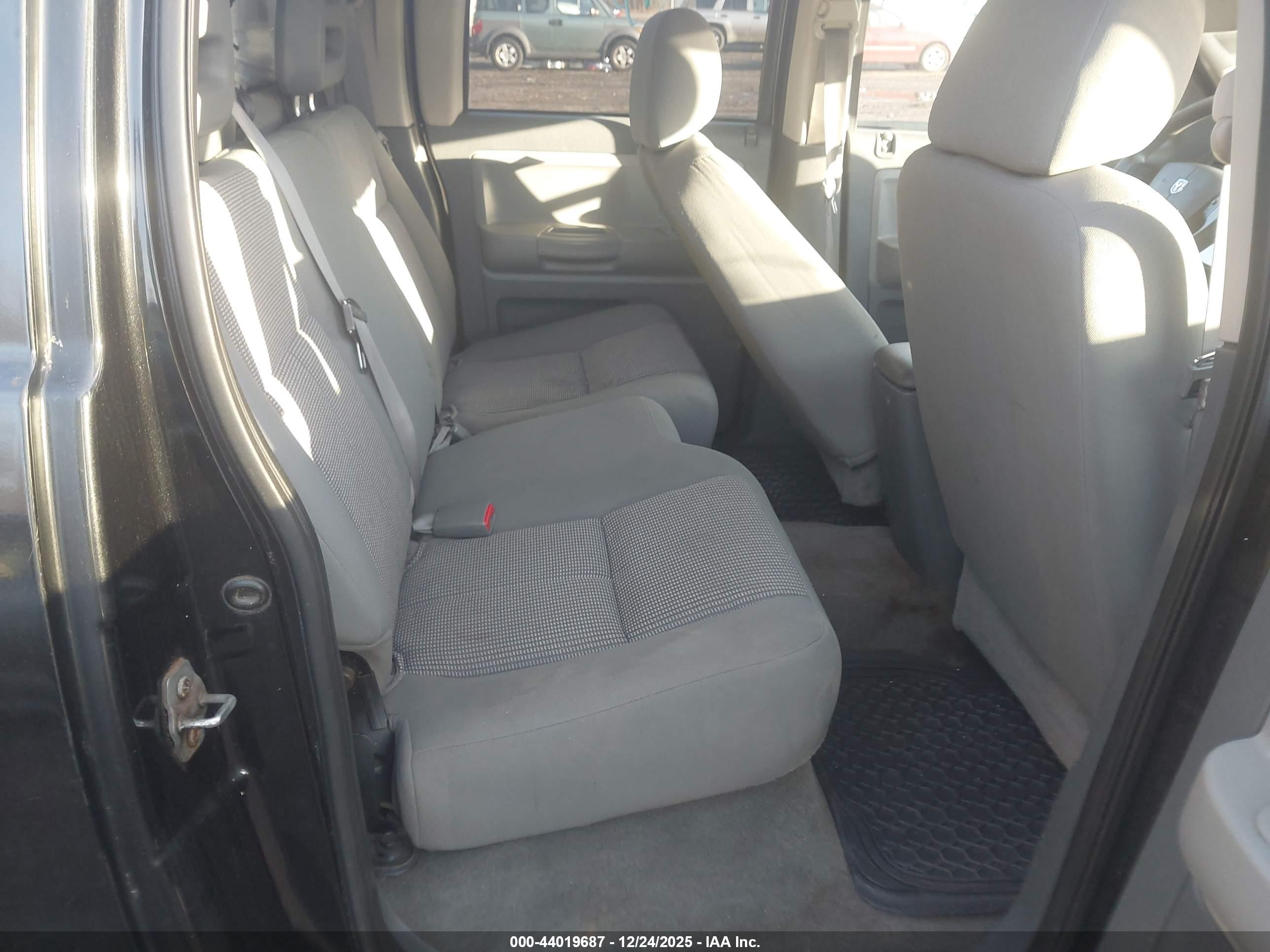 DODGE DAKOTA image 8