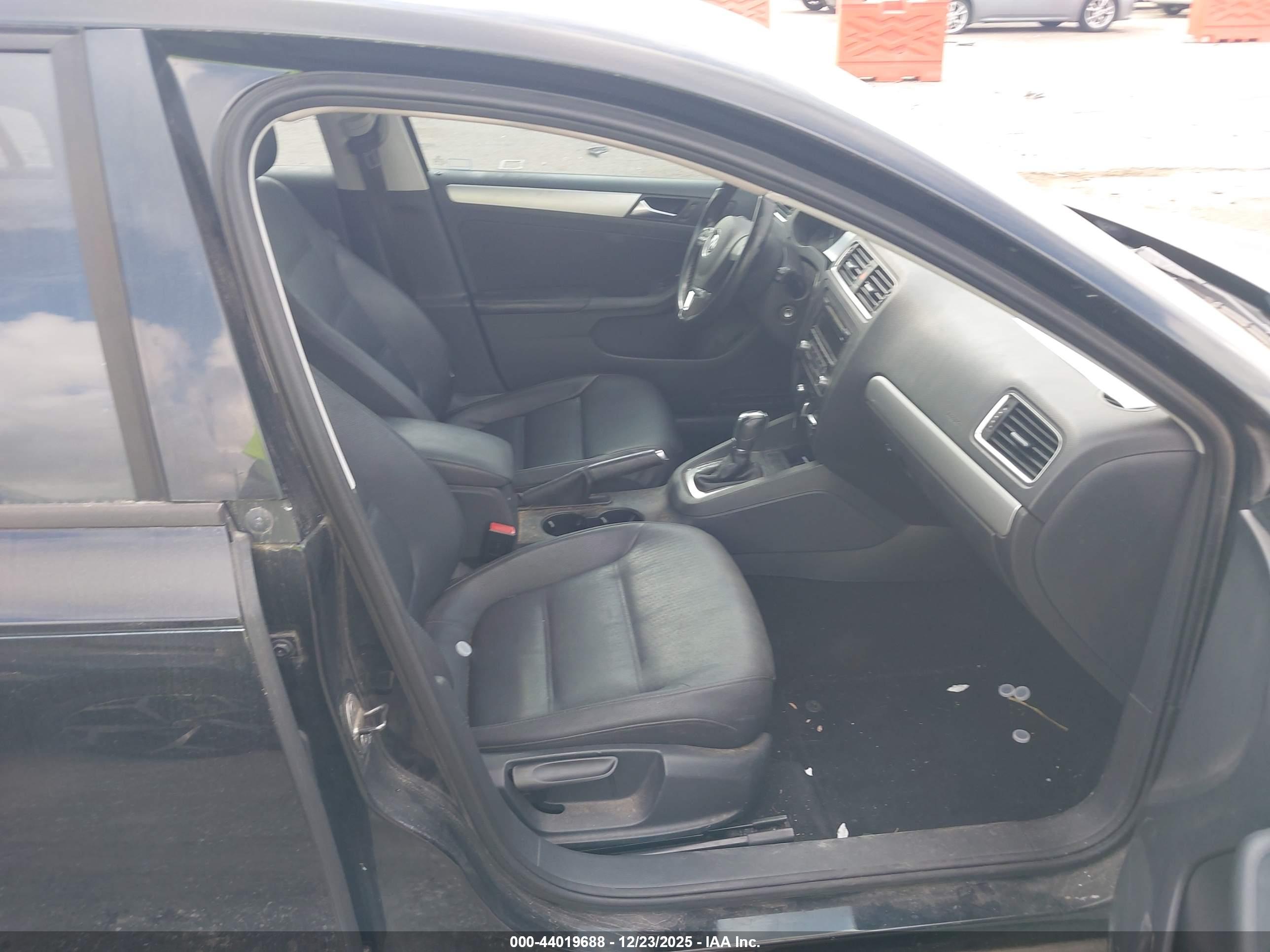 VOLKSWAGEN JETTA image 5