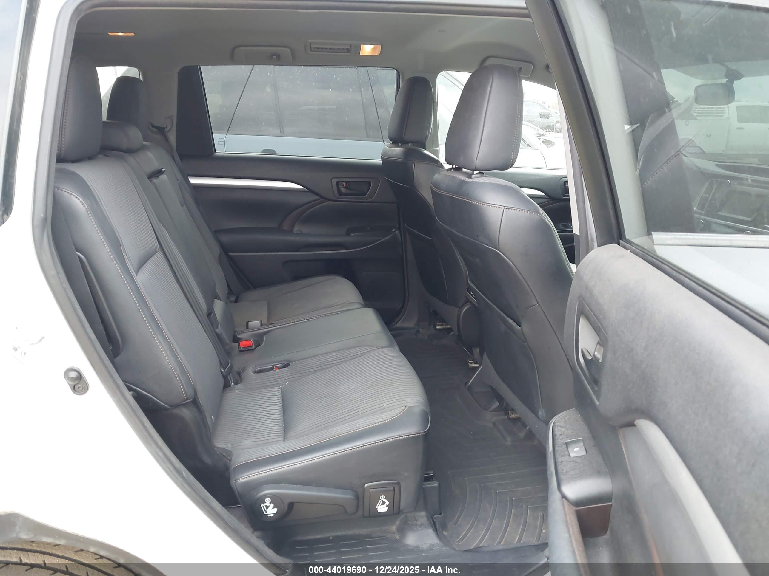 TOYOTA HIGHLANDER image 8