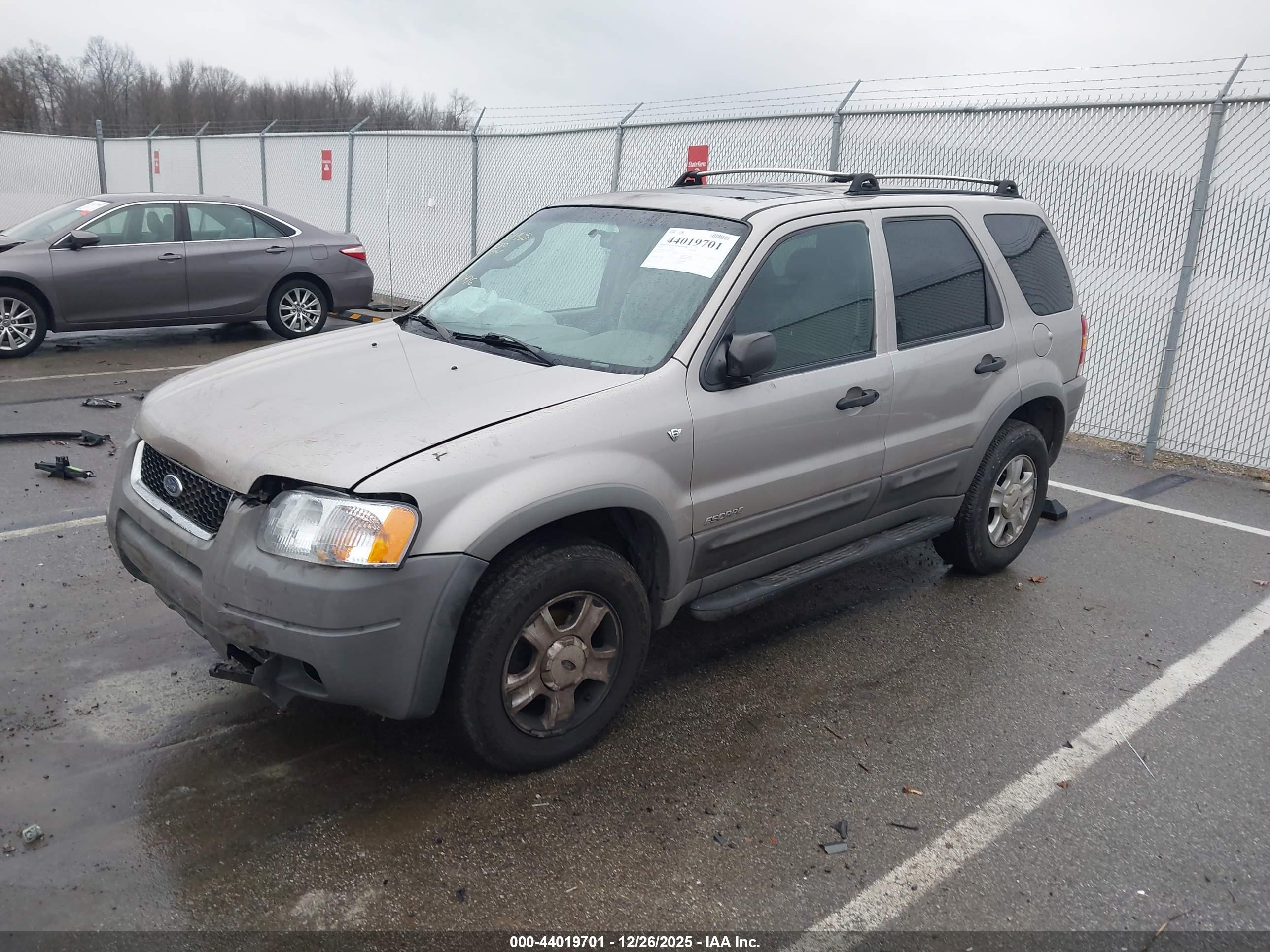 FORD ESCAPE image 2