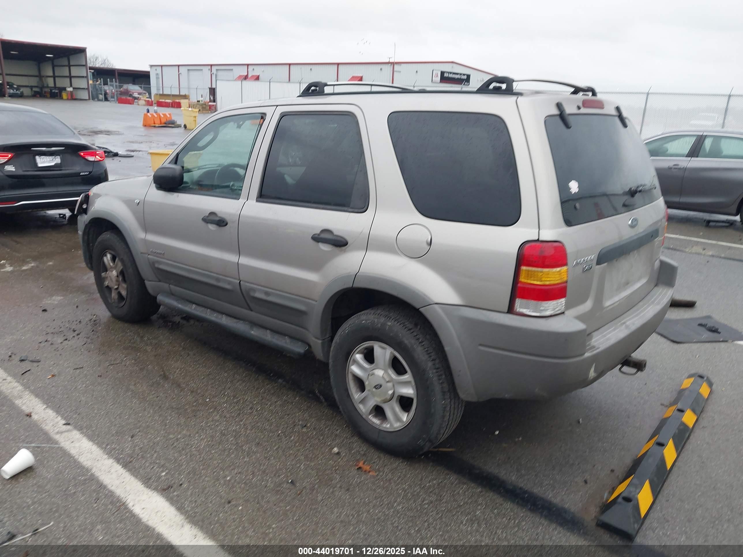 FORD ESCAPE image 3