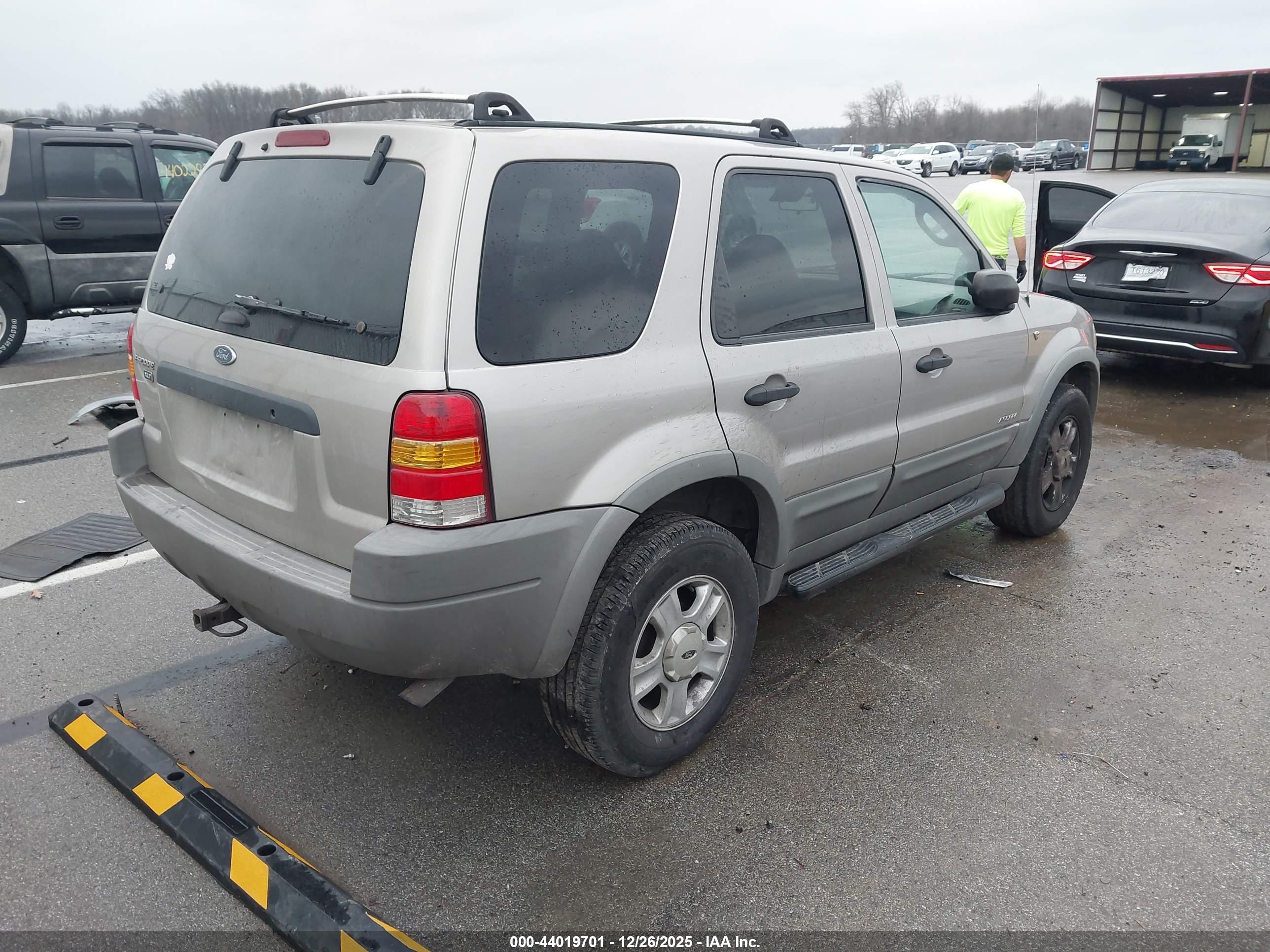 FORD ESCAPE image 4