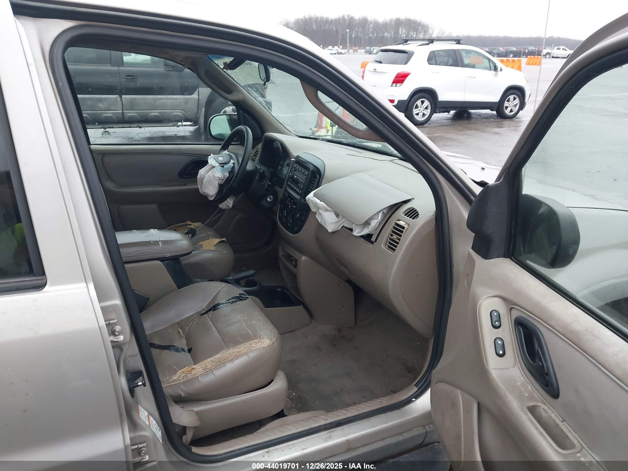 FORD ESCAPE image 5