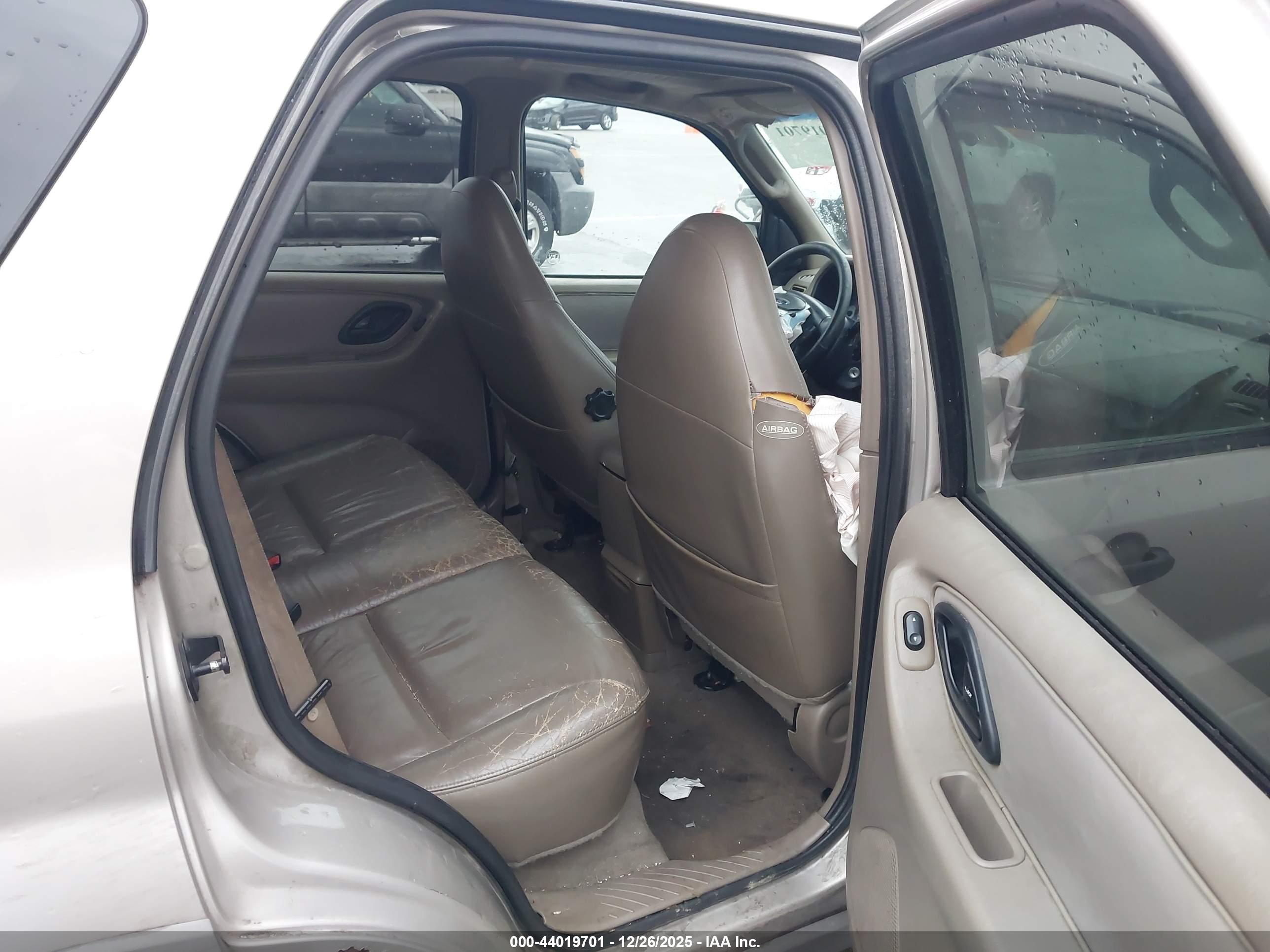 FORD ESCAPE image 8