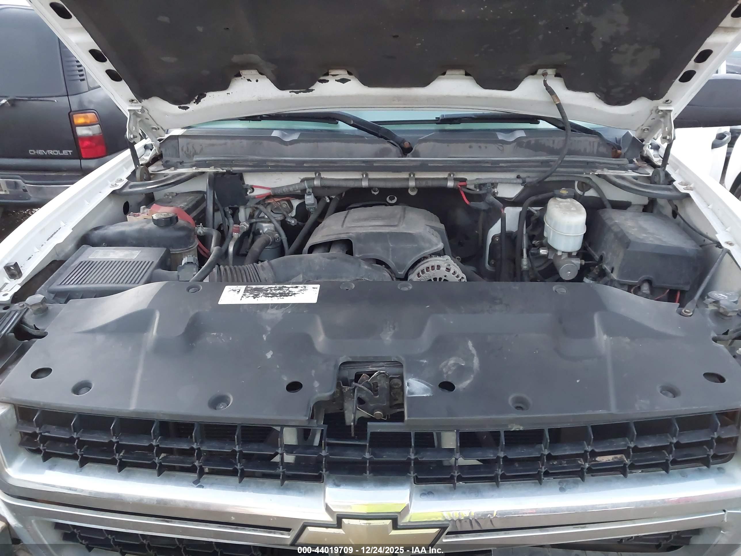 CHEVROLET SILVERADO image 10