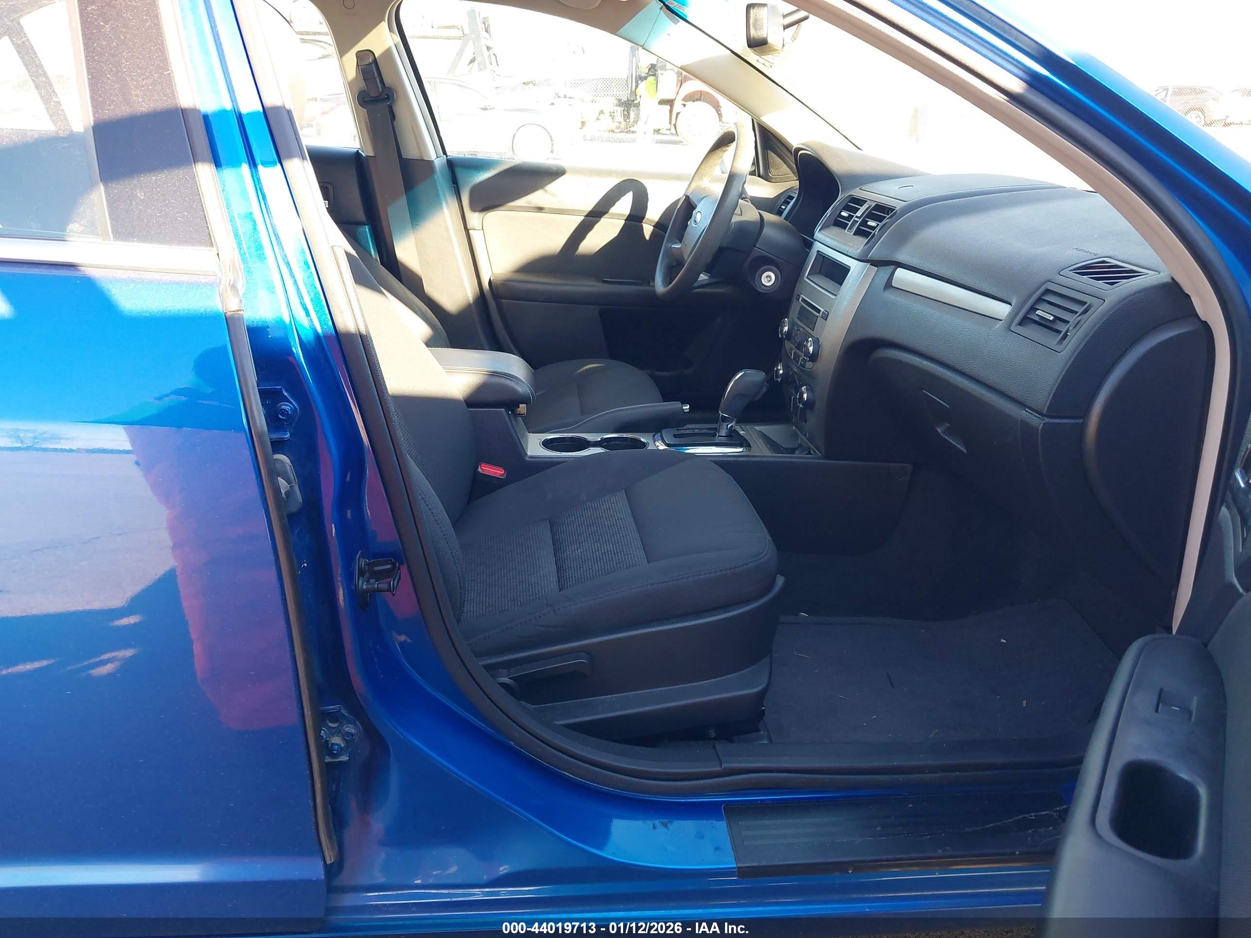 FORD FUSION image 5