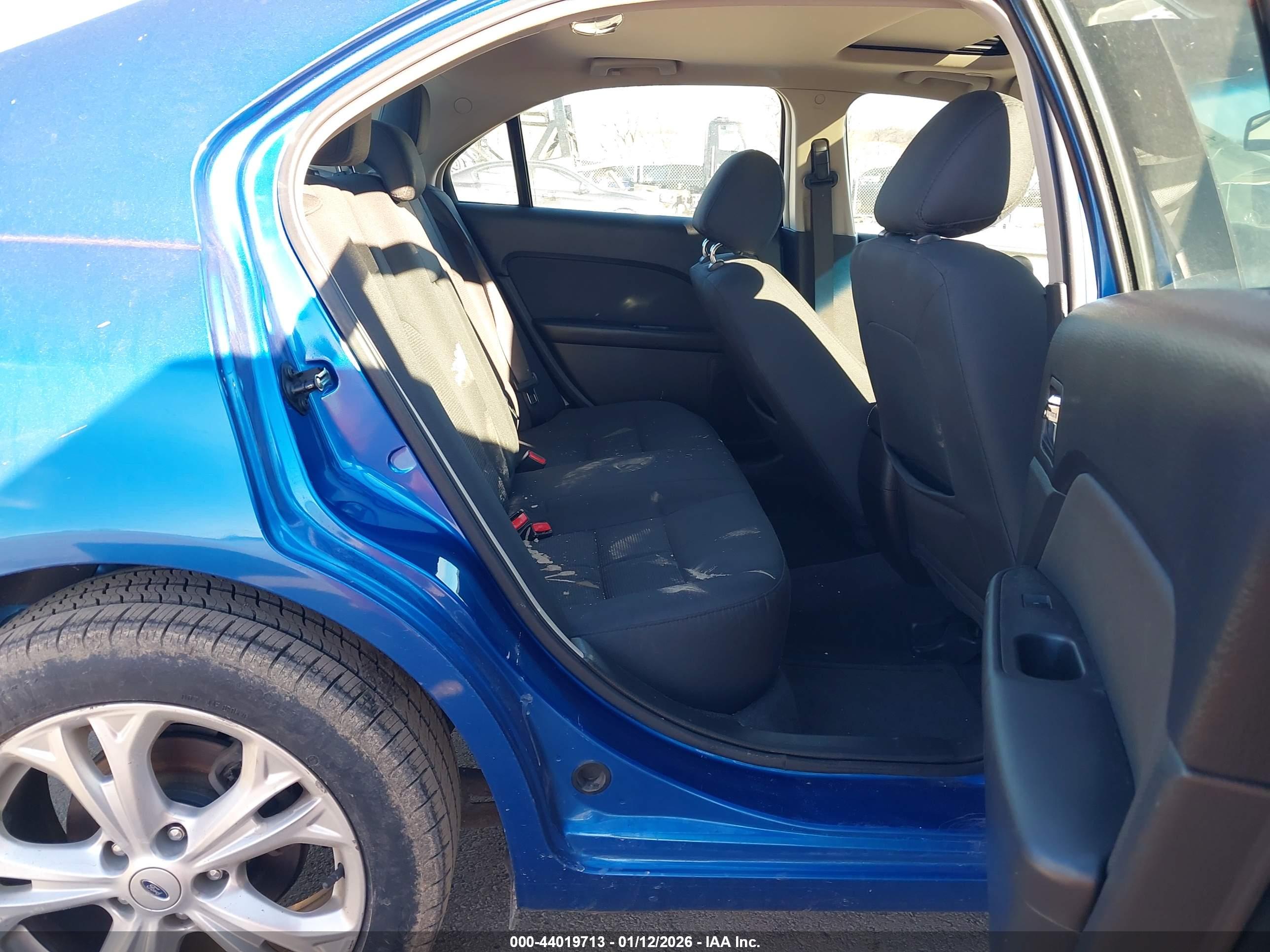 FORD FUSION image 8