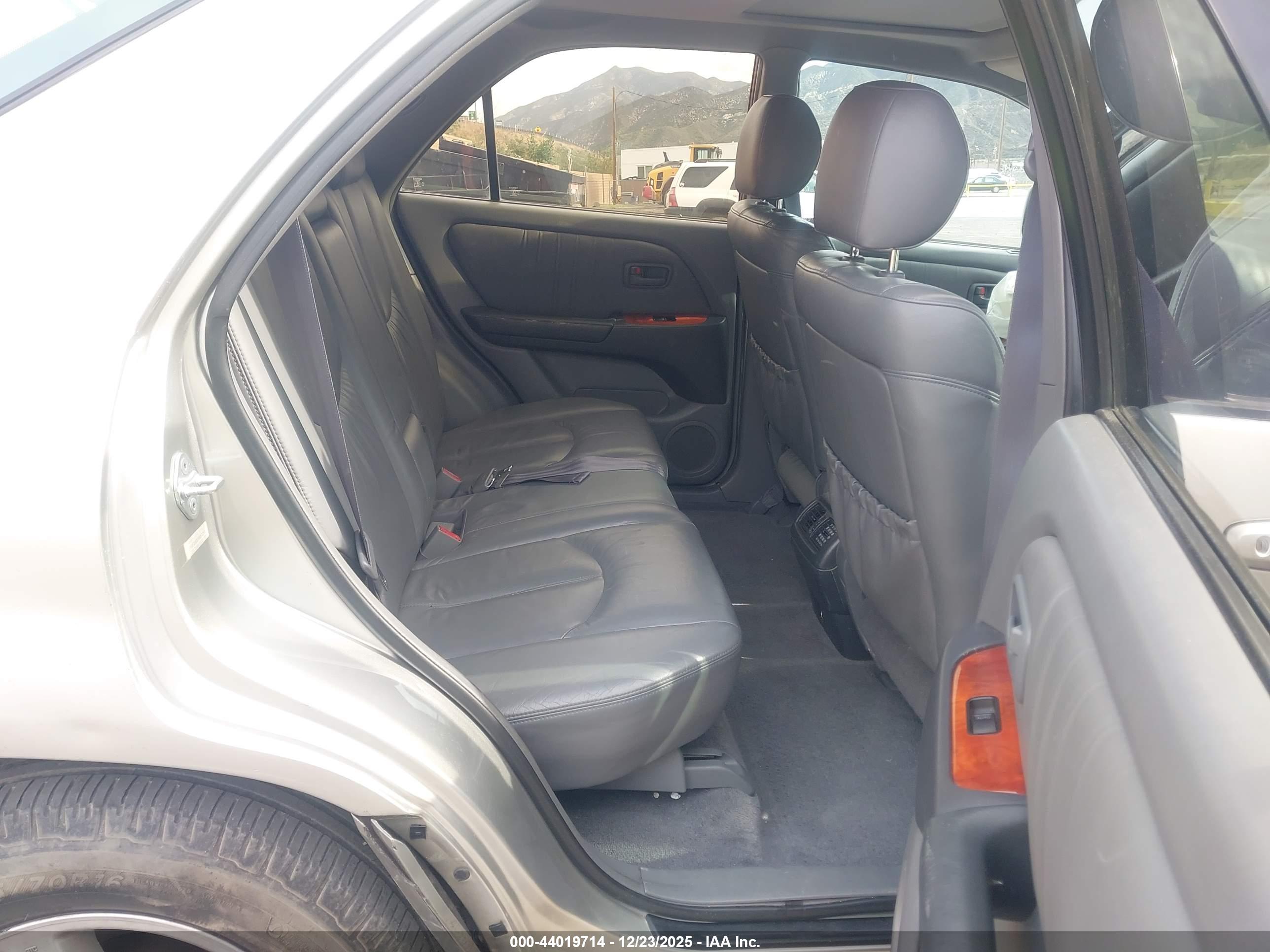LEXUS RX image 8