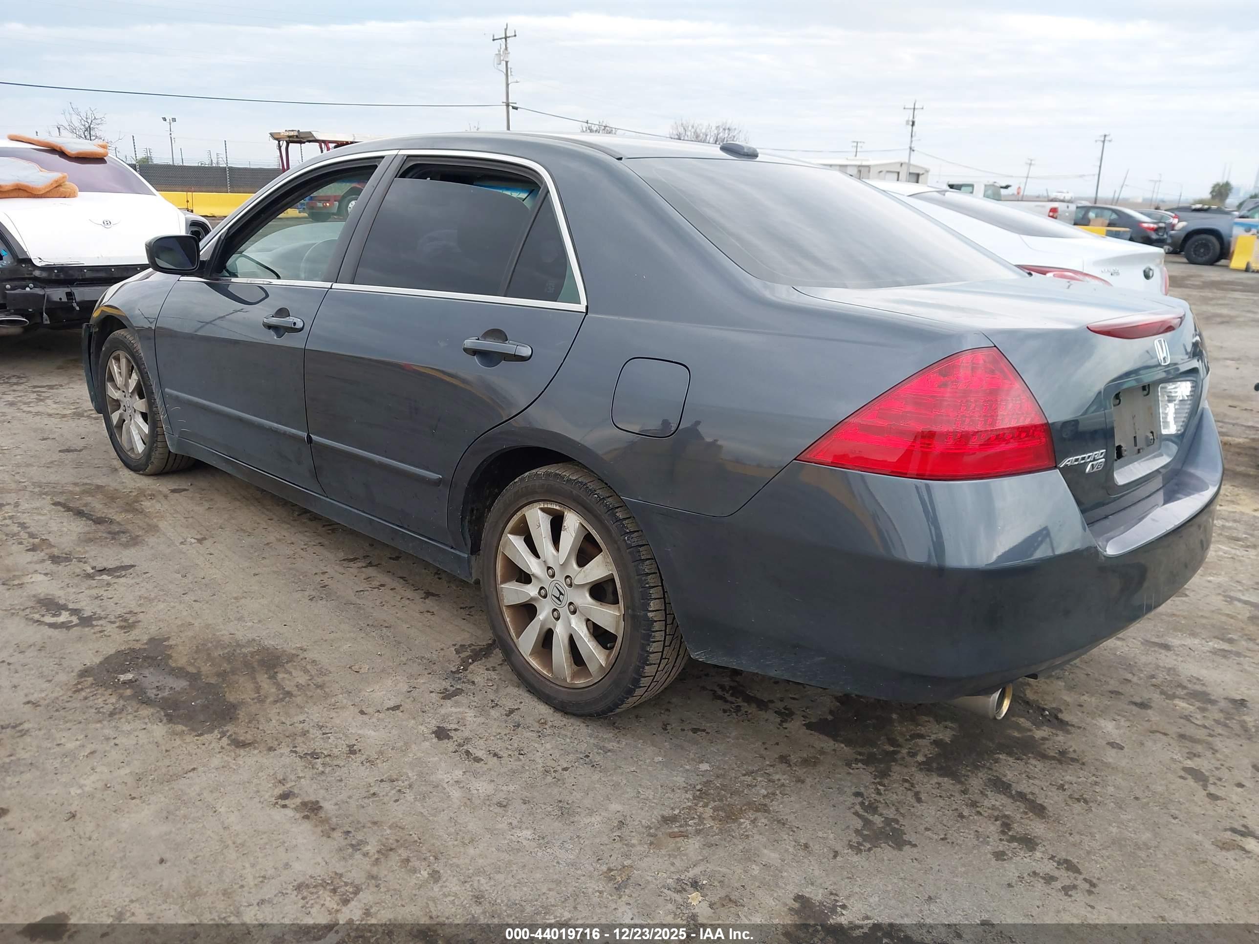 HONDA ACCORD image 3