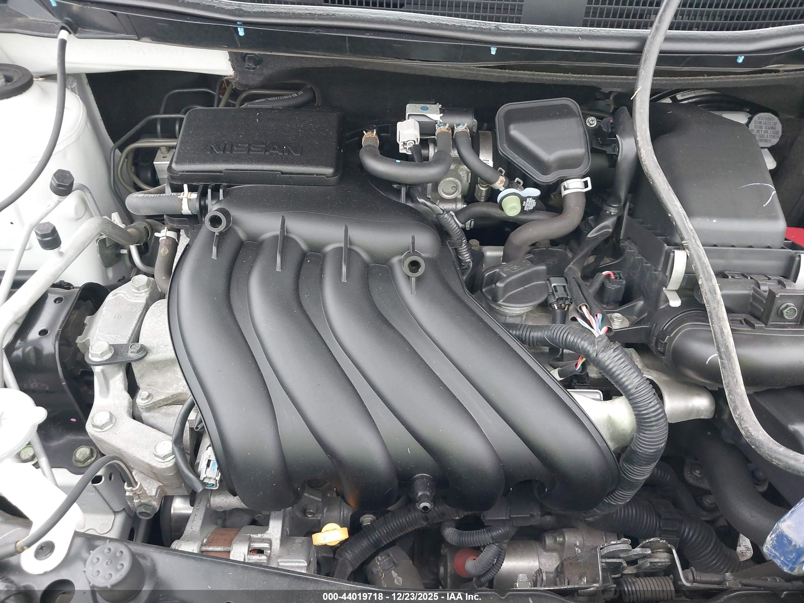 NISSAN VERSA image 10