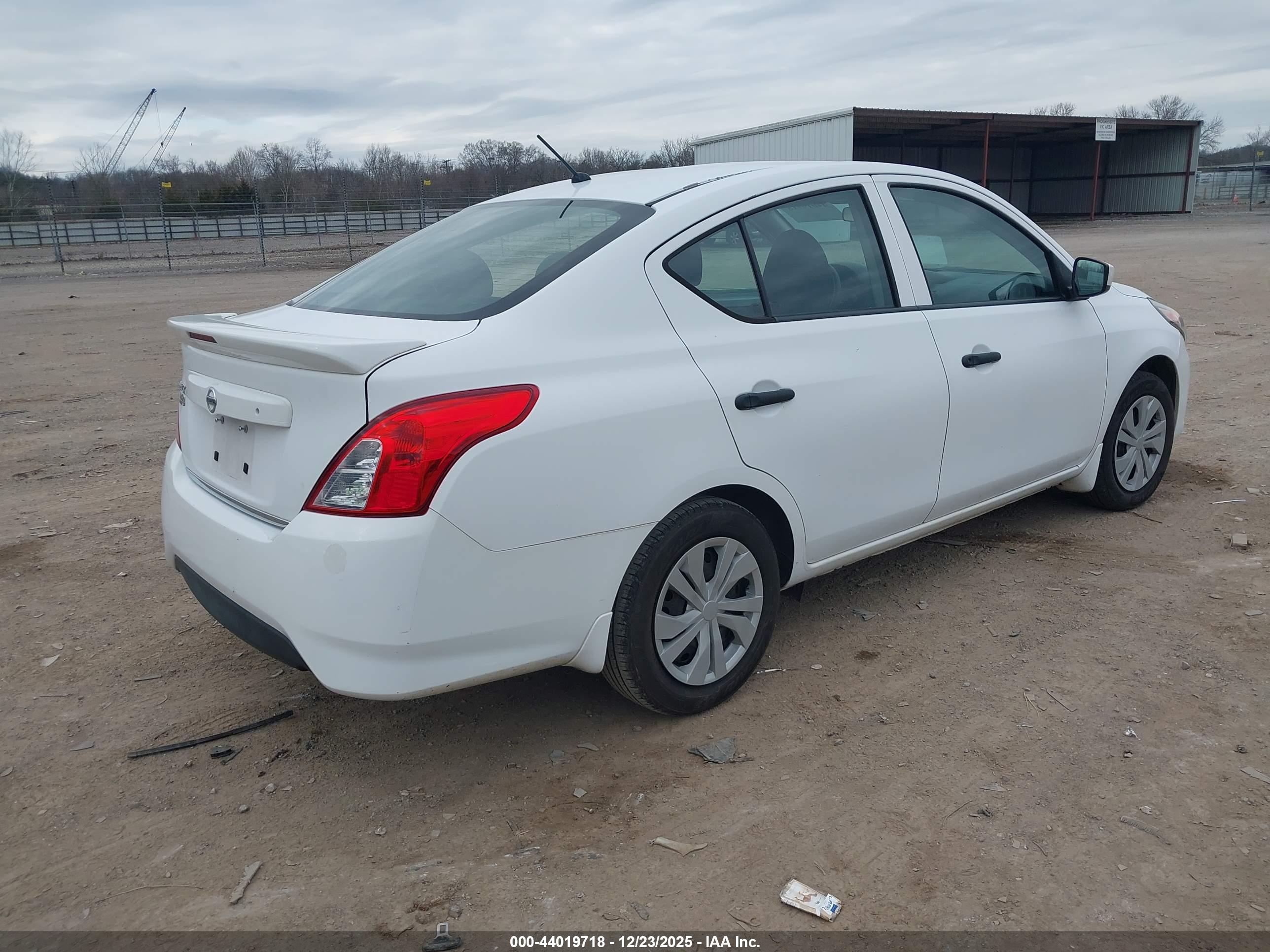 NISSAN VERSA image 4