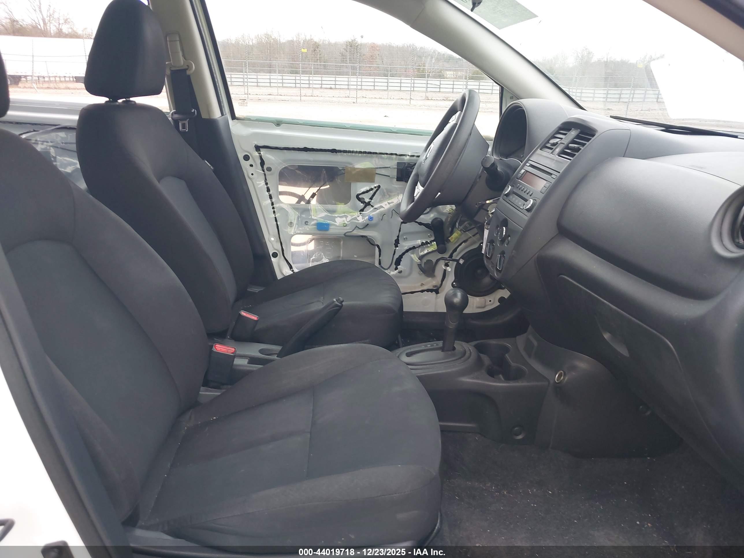 NISSAN VERSA image 5