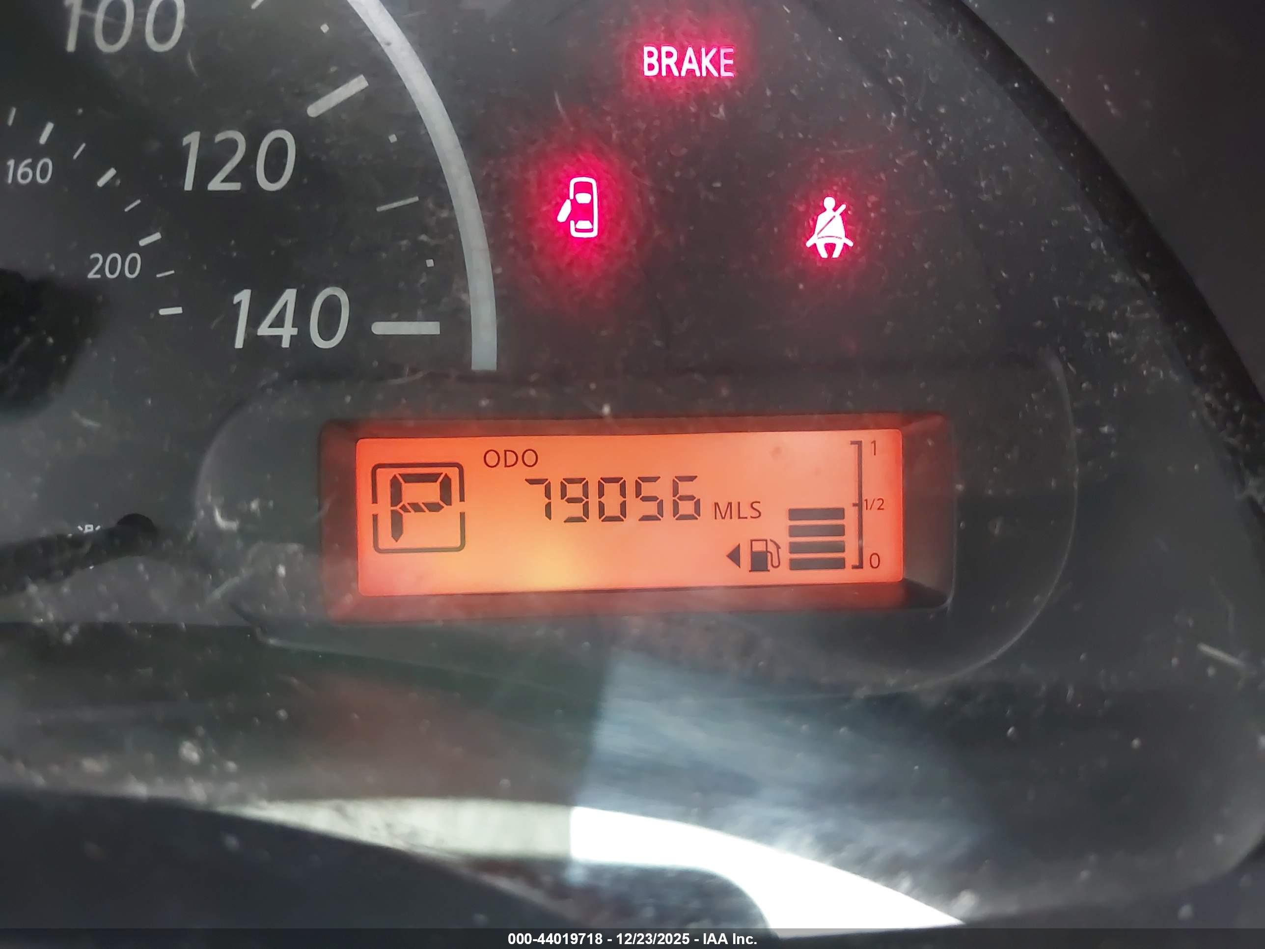 NISSAN VERSA image 7