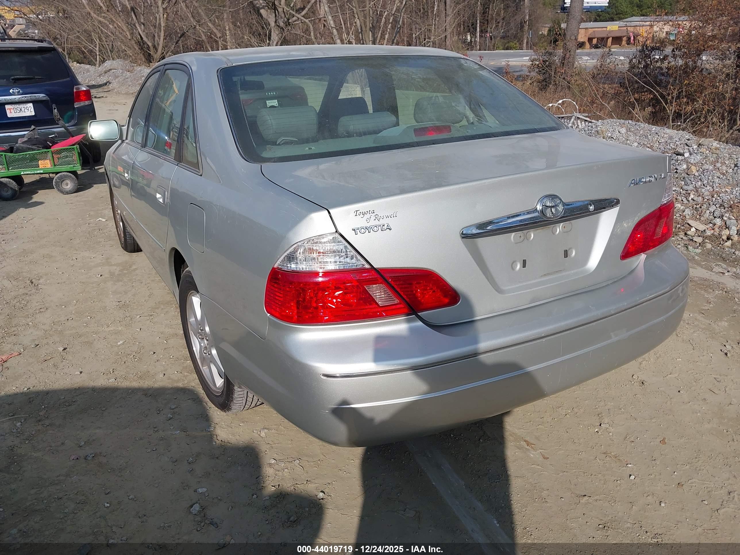 TOYOTA AVALON image 3