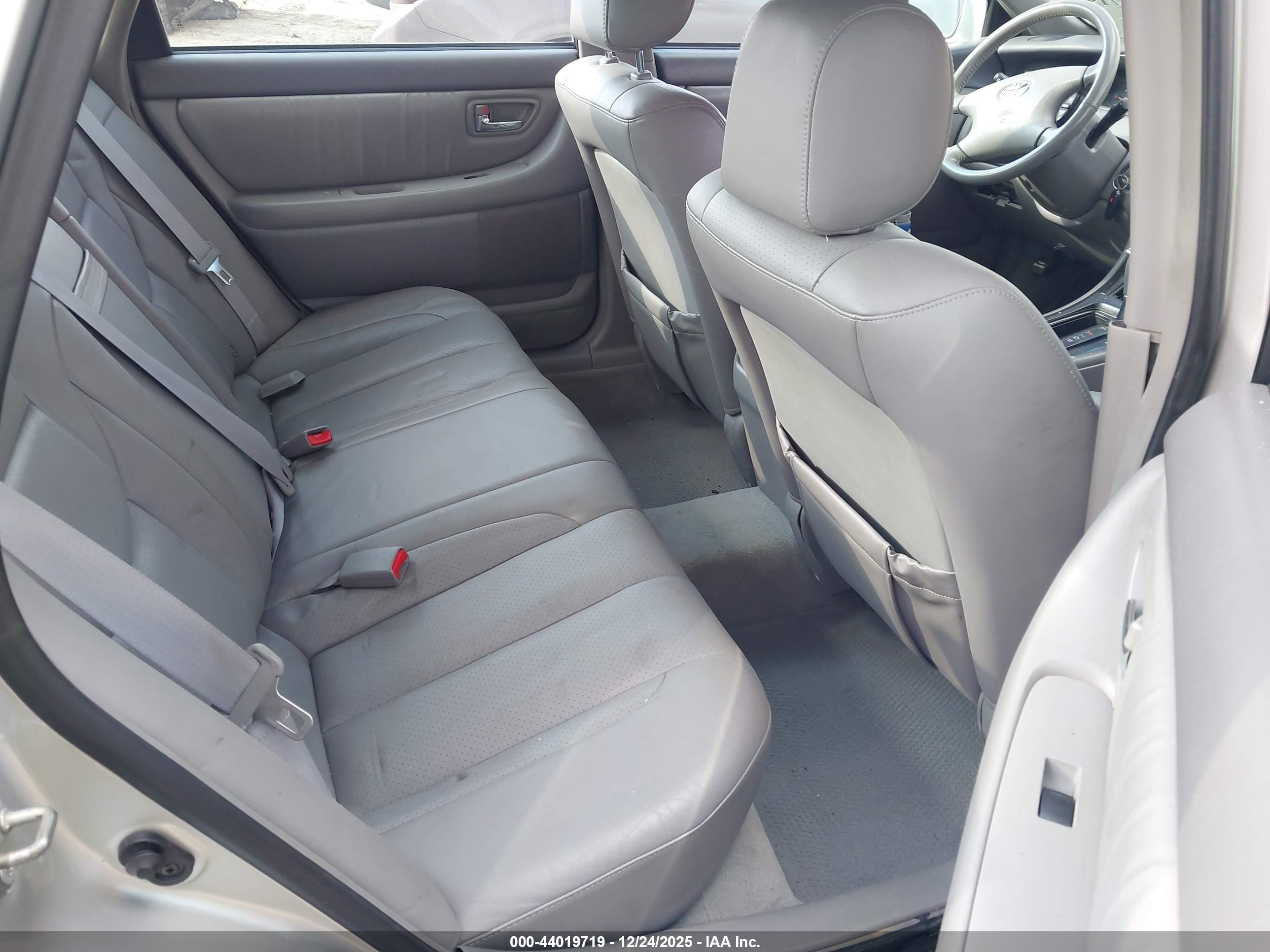TOYOTA AVALON image 8