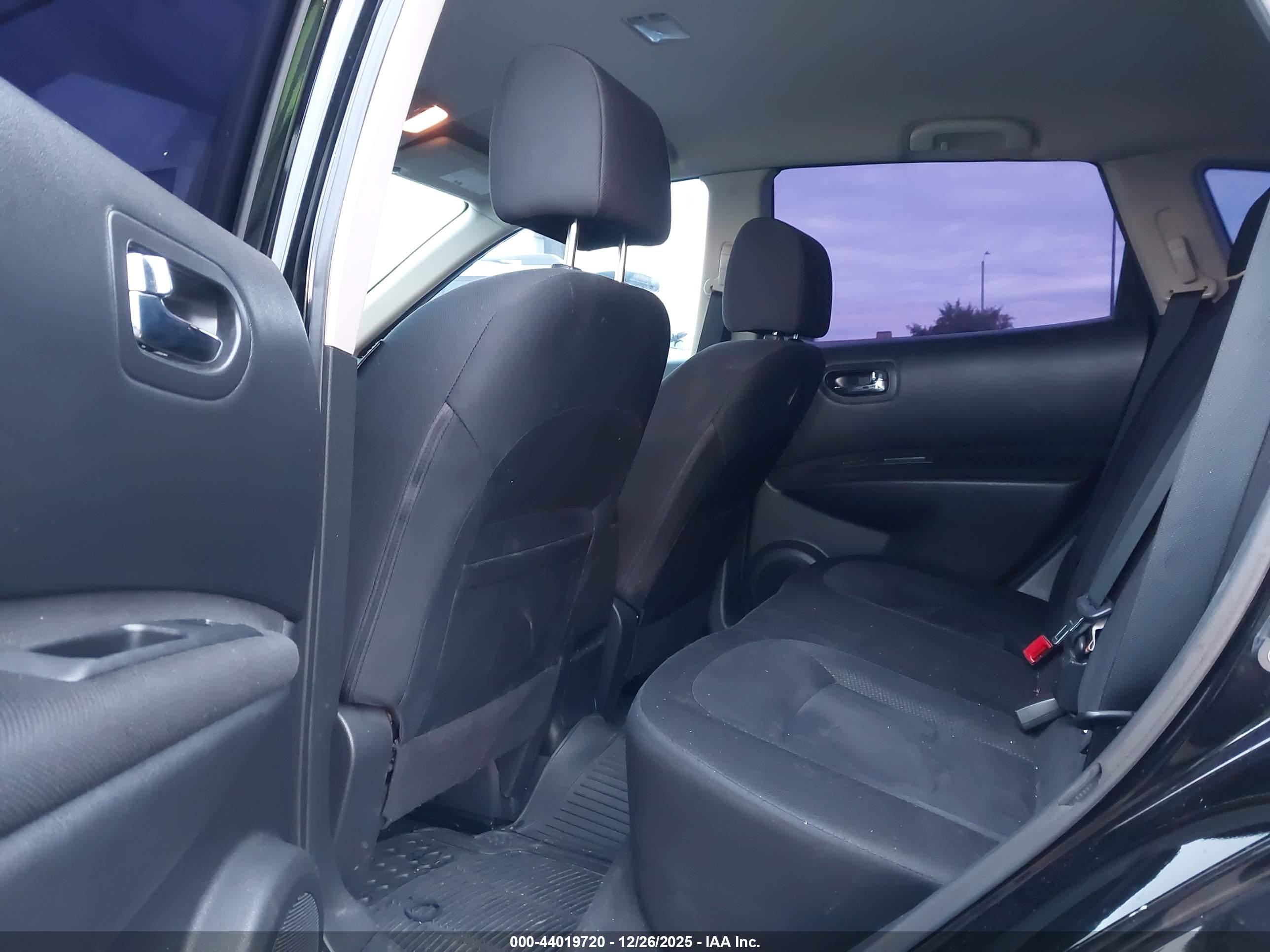 NISSAN ROGUE image 8